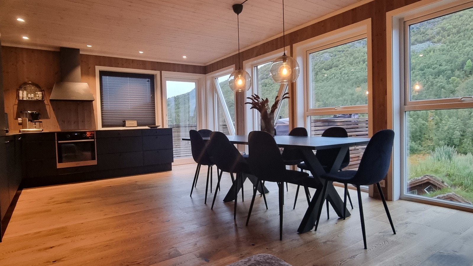 Kjøkken med fantastisk utsikt over Nos /Alpin anlegget. Galleribilde