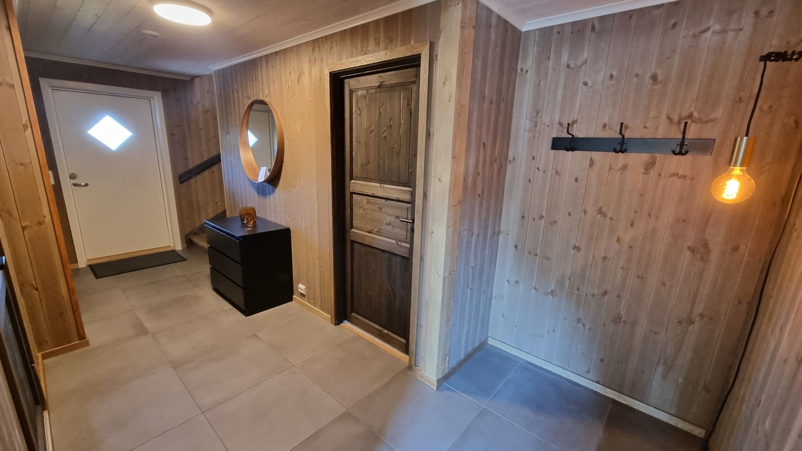 Romslig gang. Galleribilde