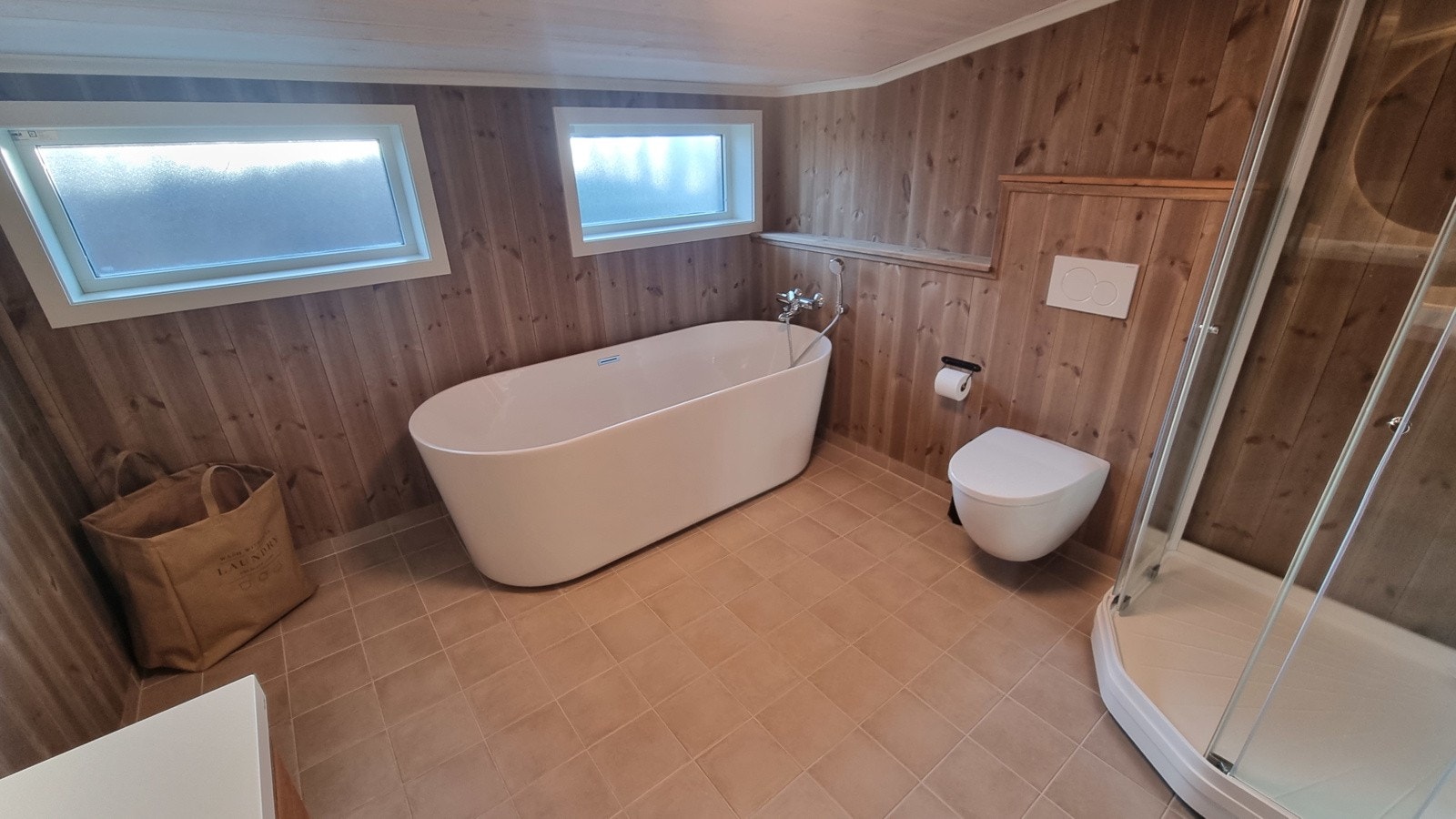 Meget flott bad i 2.etasje. Galleribilde