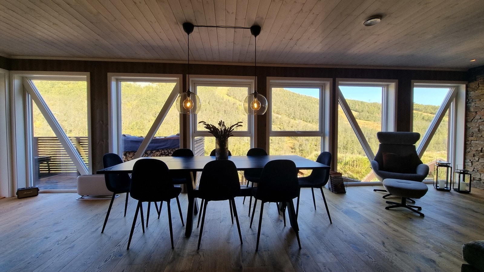 Spisestue med fantastisk utsikt over Nos / Alpin anlegget. Galleribilde