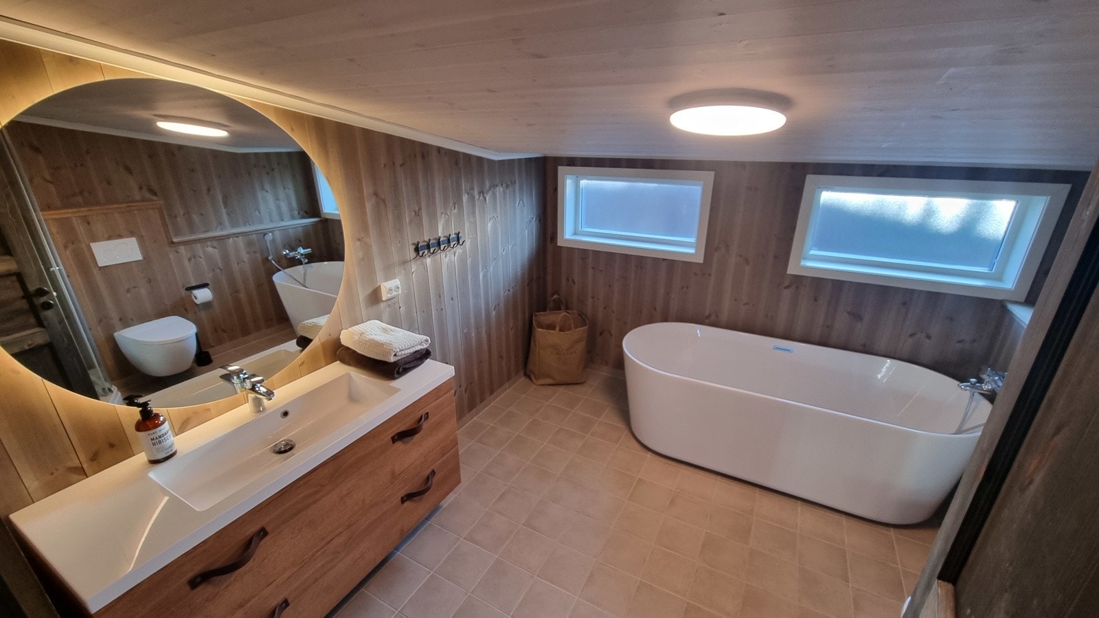 Meget flott bad i 2.etasje. Galleribilde