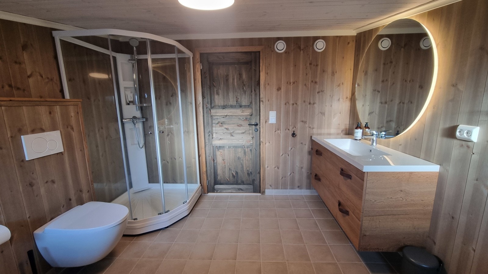 Delikat bad i 2.etasje. Galleribilde