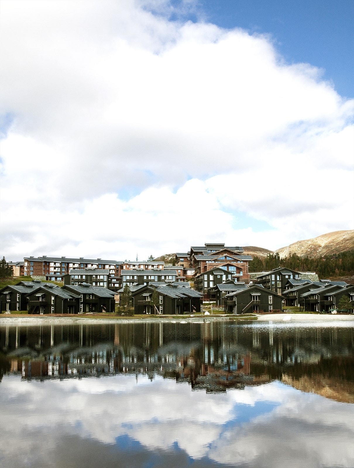 Resorten har en vakker beliggenhet i billedskjønne omgivelser, på Bøseter på Norefjells solside. Galleribilde