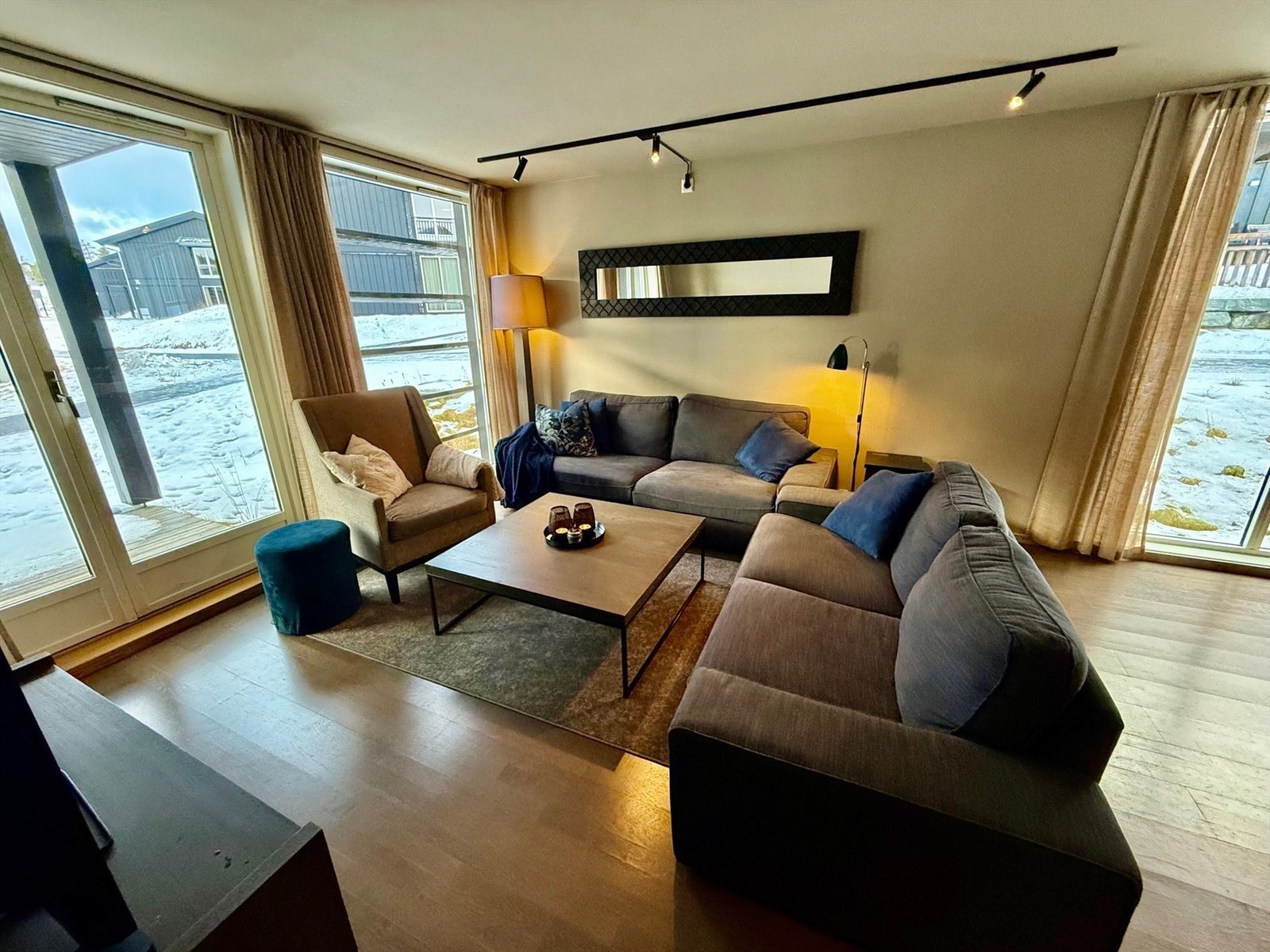 Sofa og tv-sone. Galleribilde