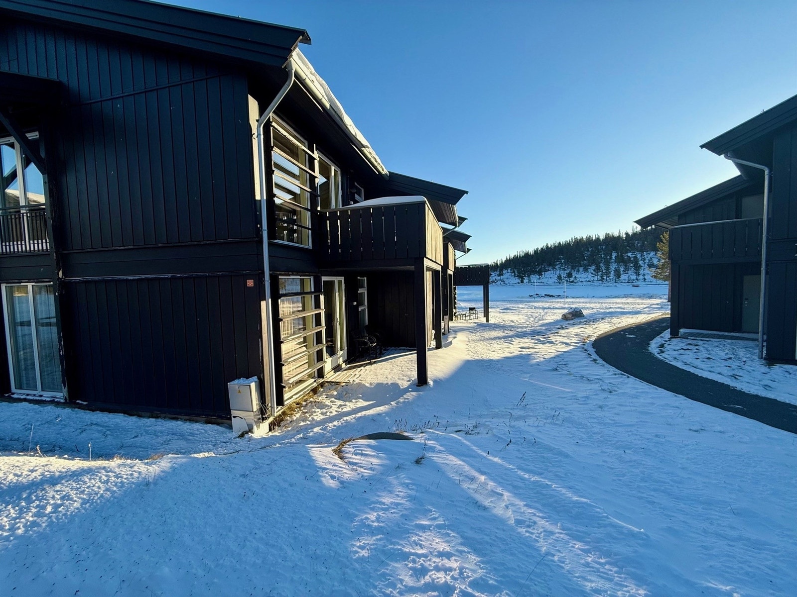 Hus G har super beliggenhet rett ved vannet. Galleribilde