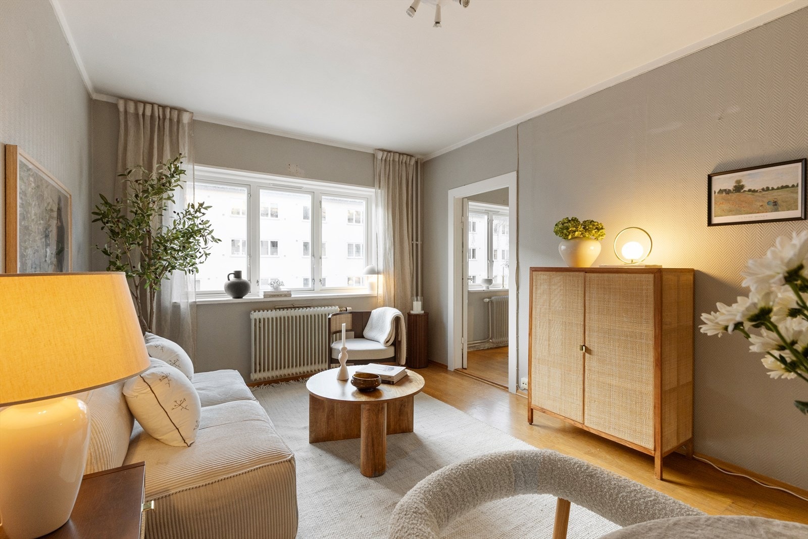 Radiator som bidrar til behagelig oppvarming av stuen. Galleribilde