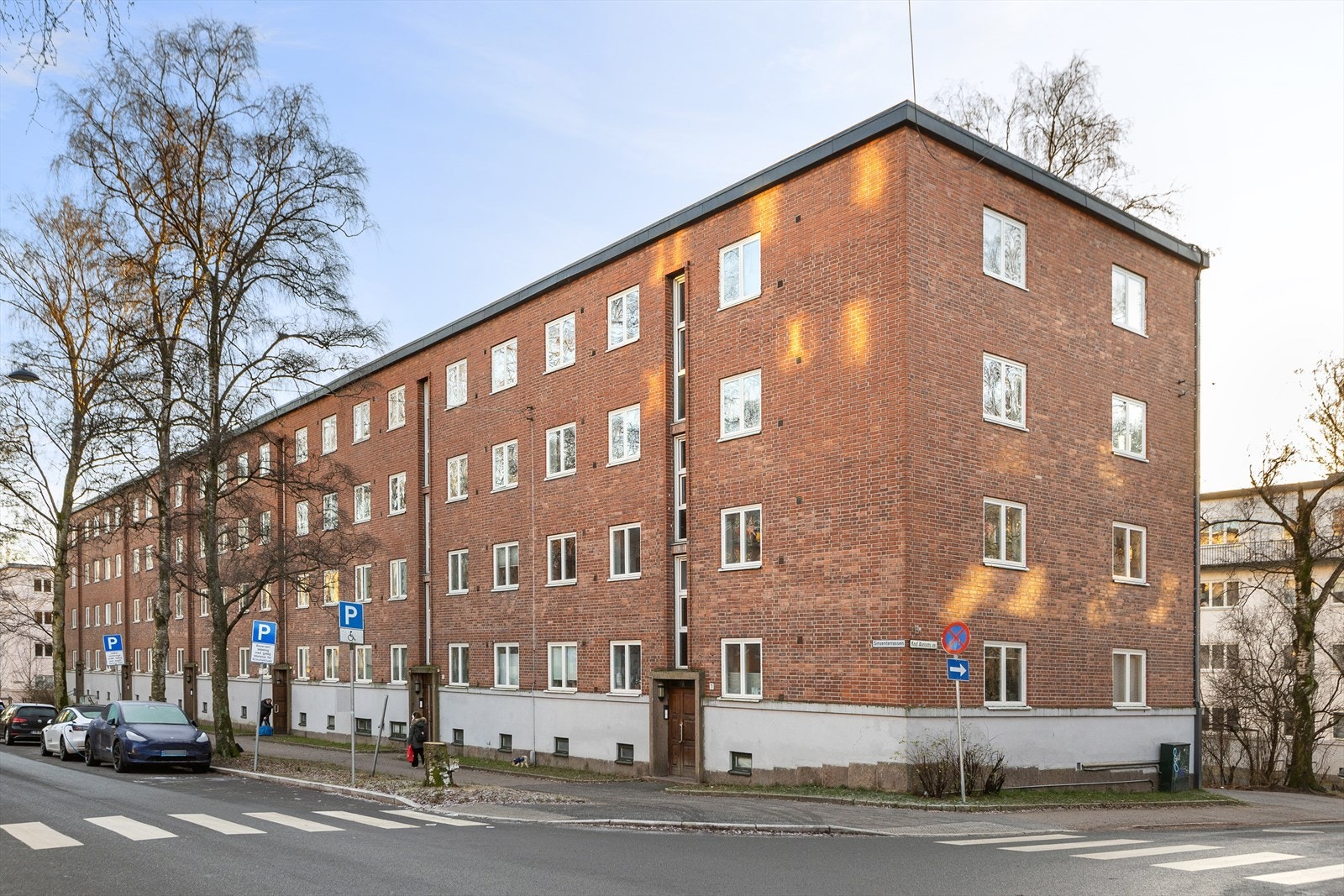 Eiendommen ligger nær trikkestopp, noe som gir kort vei til sentrum. Galleribilde