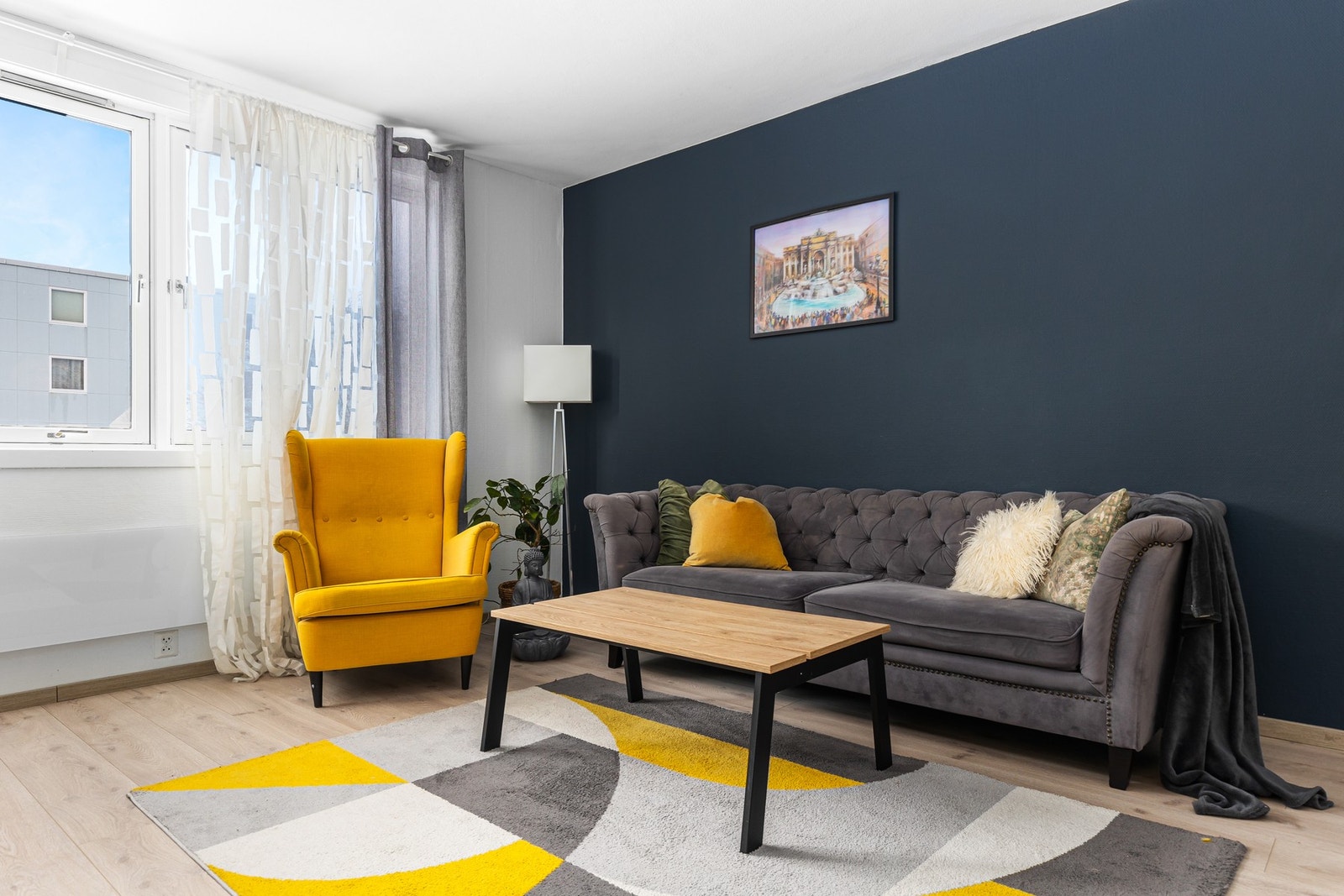 Her er det god plass til sofaseksjon med tilhørende TV-møblement. Galleribilde