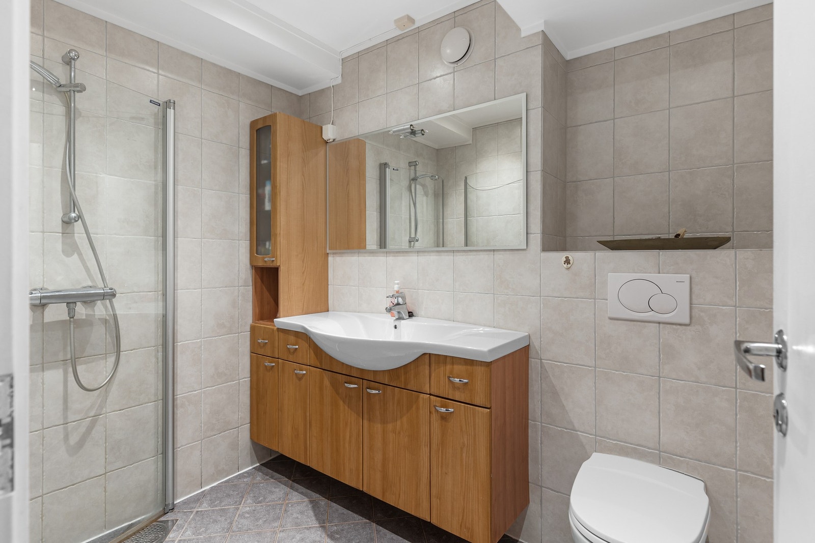 Flislagt bad oppusset i 2006. Galleribilde