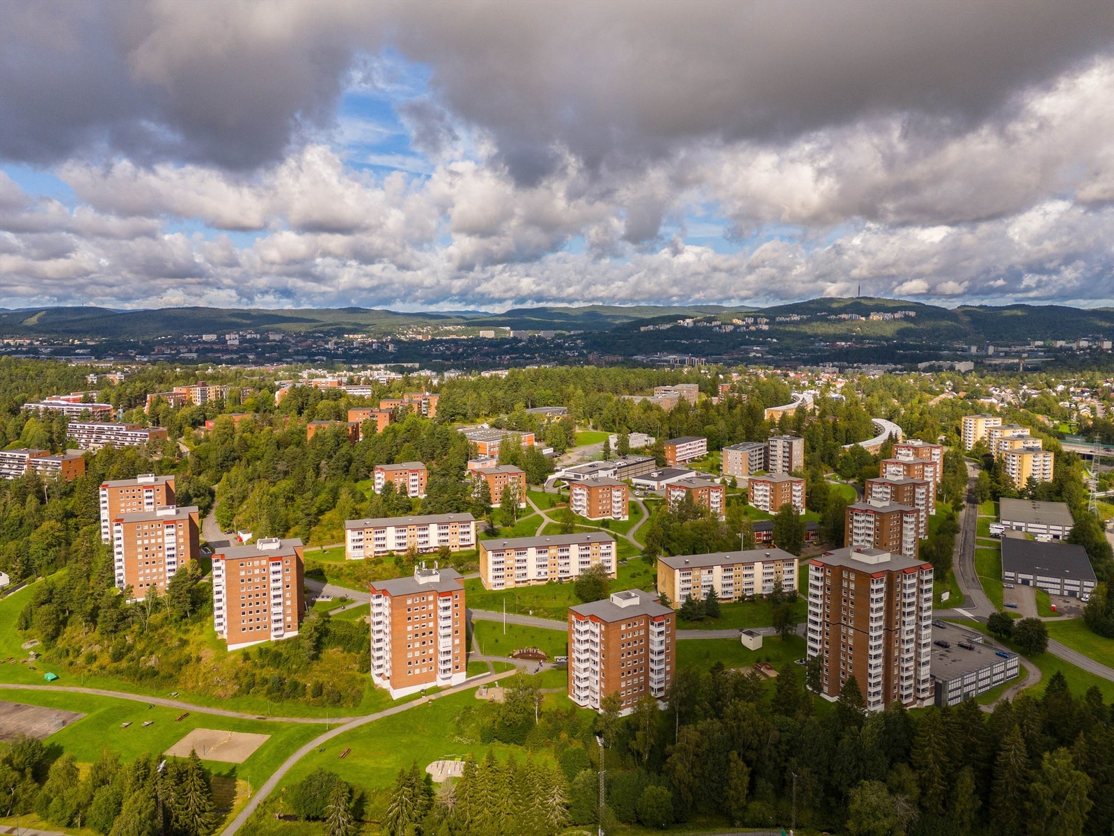 Leiligheten er tilknyttet Ellingsrudåsen Borettslag - et svært veldrevet og hyggelig borettslag! Galleribilde