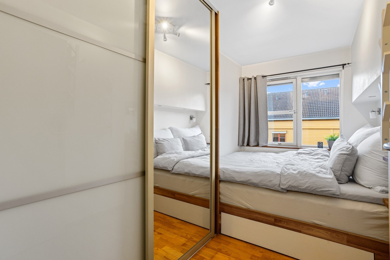 Skyvedørsgarderobe også på soverom 3. Galleribilde