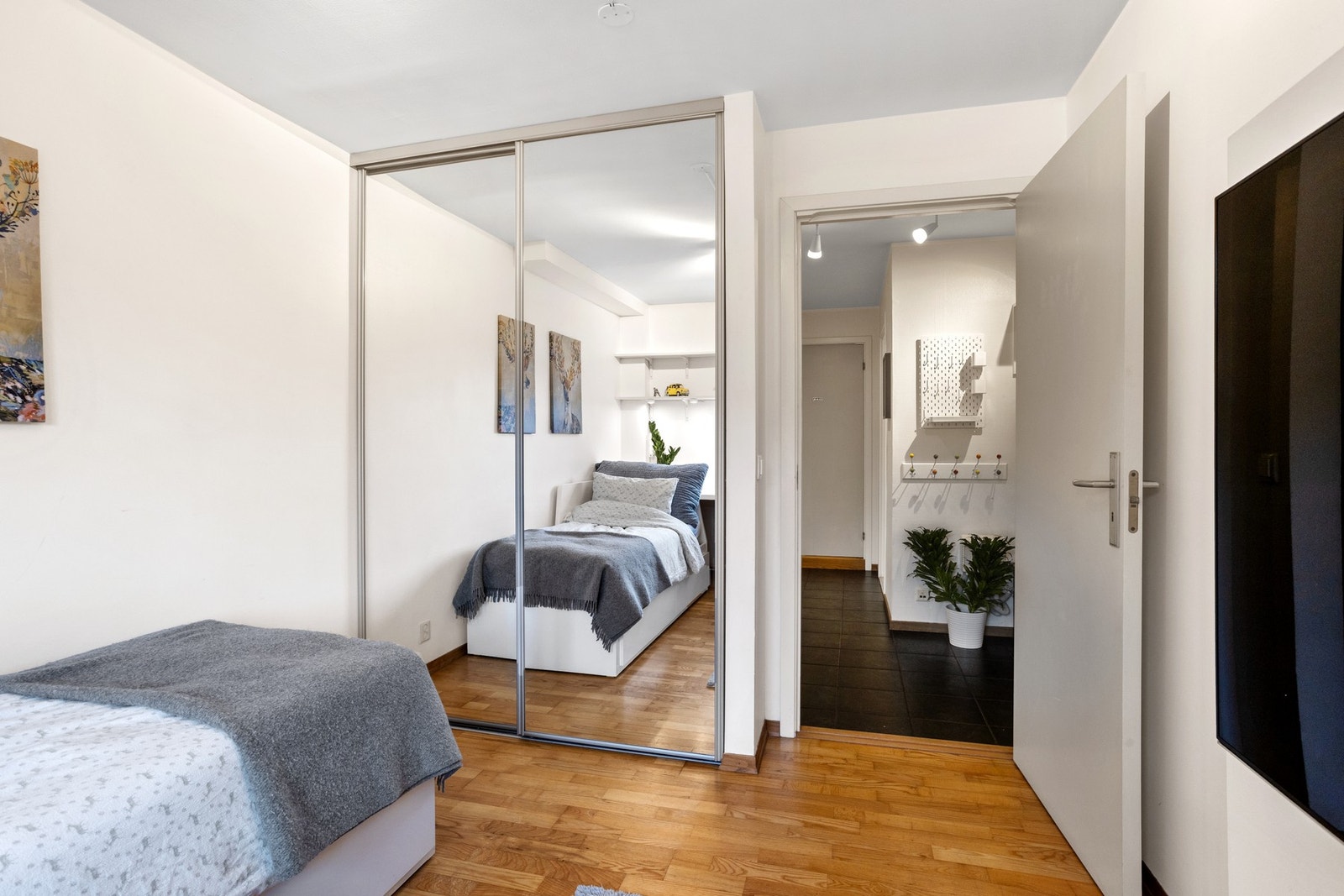 Garderobeskap på soverom 1. Galleribilde