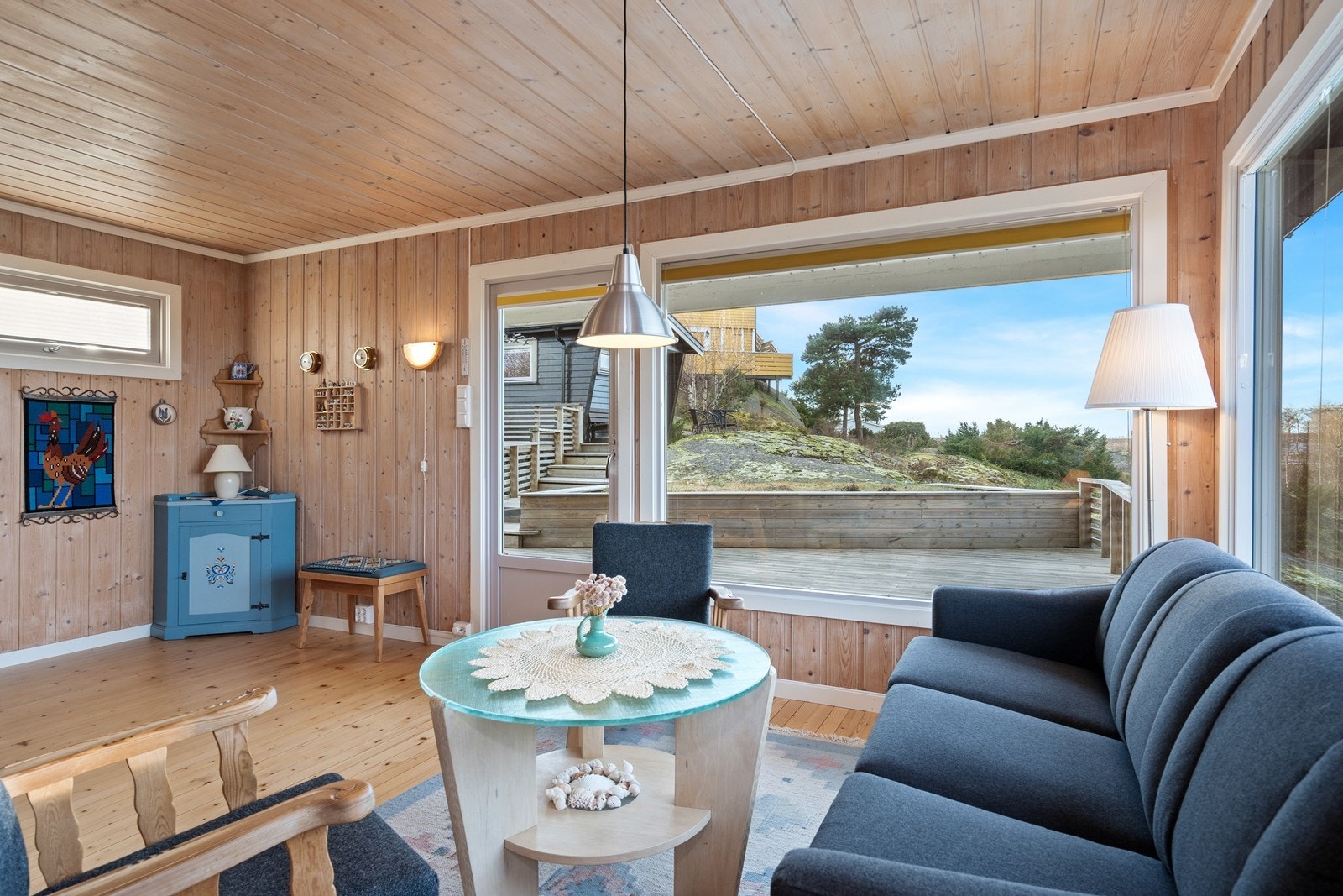 Fra stuen er det adkomst til stor, solrik terrasse. Galleribilde