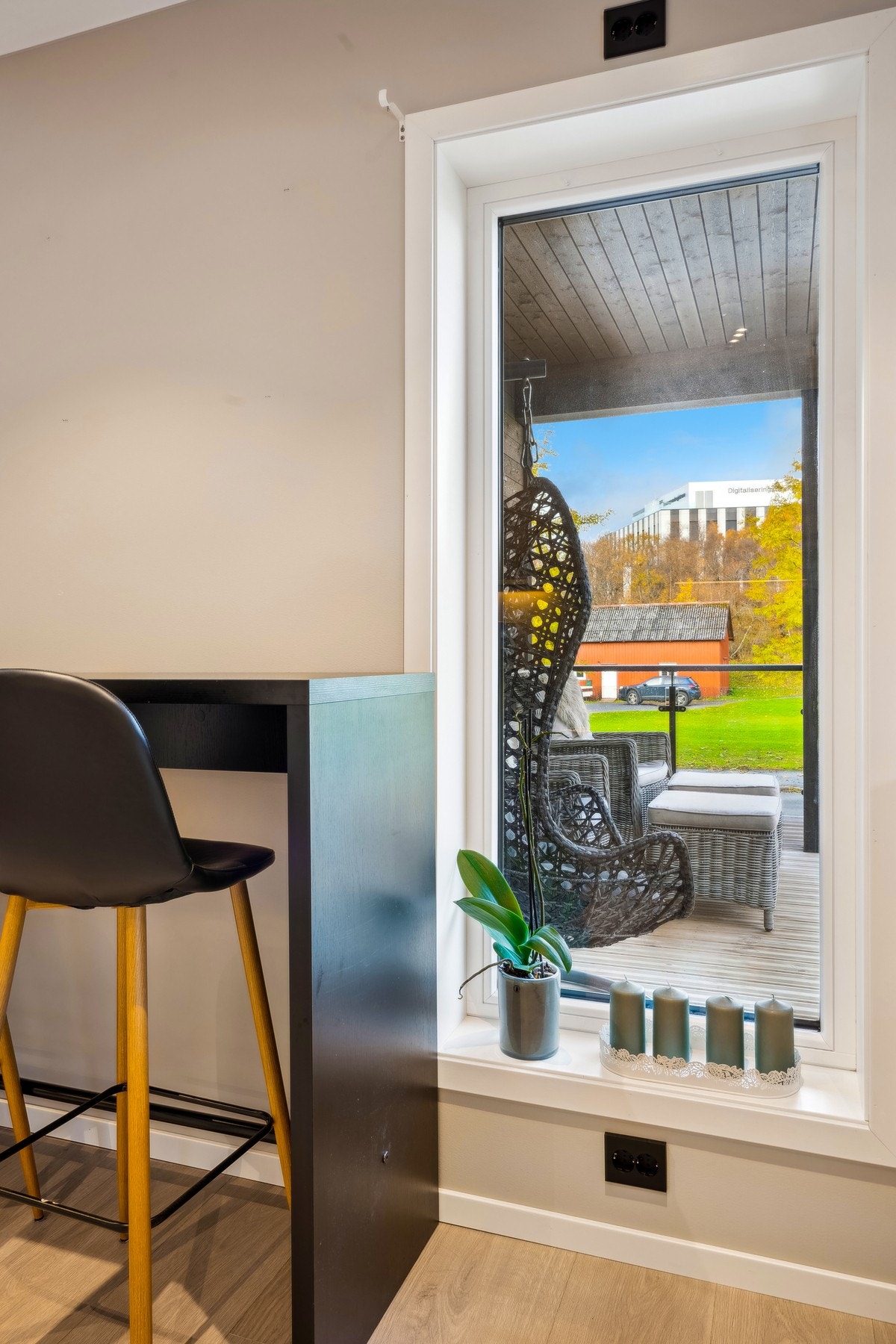 Godt med lysinnslipp på kjøkkenet. Galleribilde