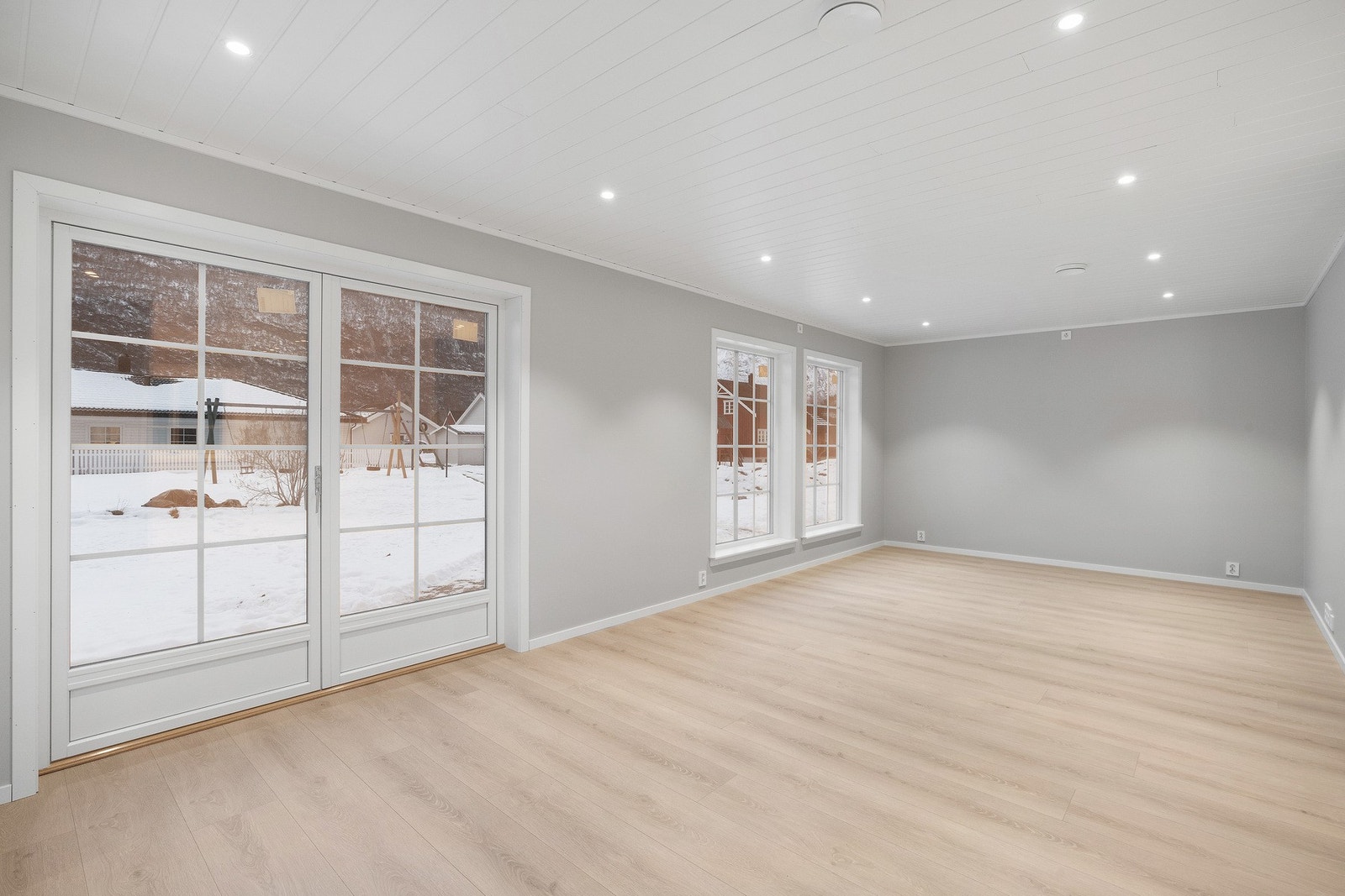 Stue med utgang til hagen Galleribilde