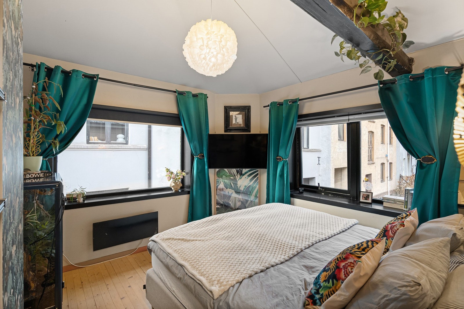 Hovedsoverommet har plass til dobbeltseng og garderobeskap/ kommode Galleribilde