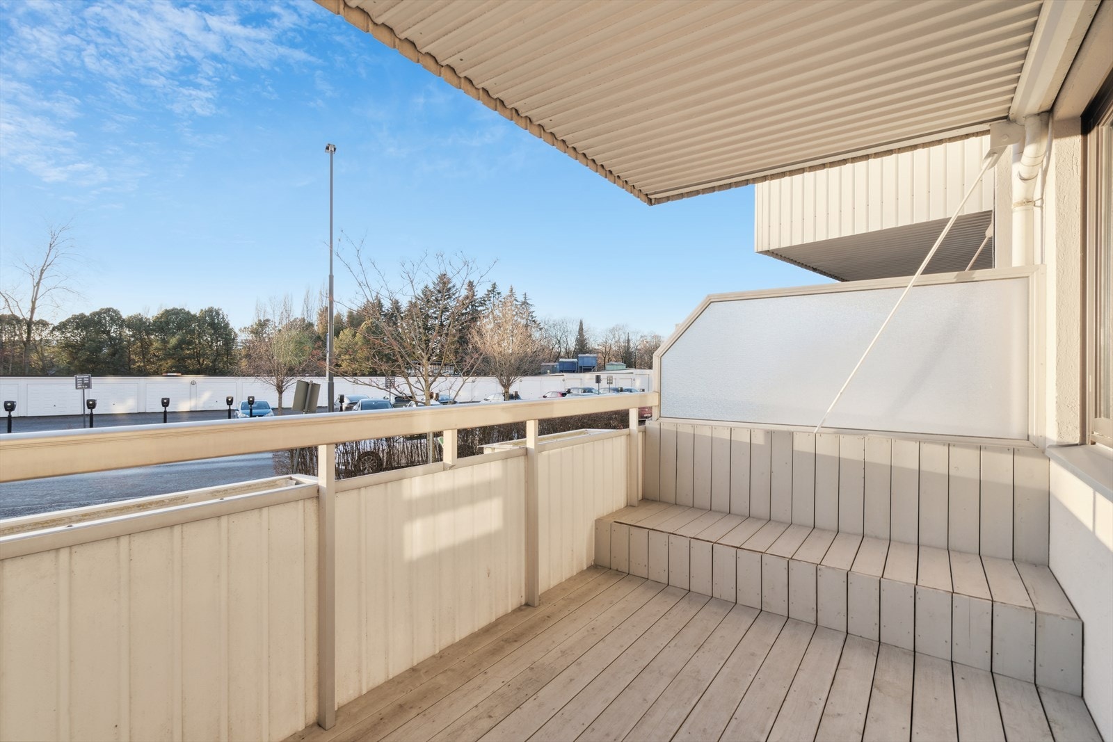 Fra stuen er det utgang til en flott balkong med gode møbleringsmuligheter. Galleribilde