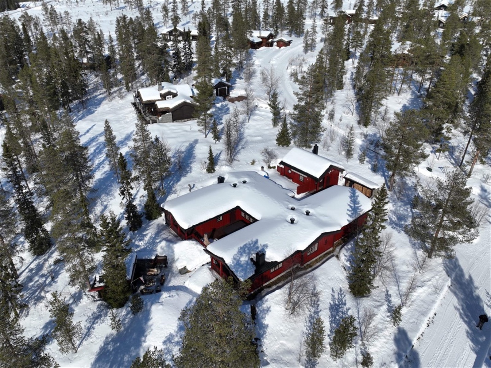 Fin beliggenhet i et veletablert og rolig hytteområde. Flotte skiløyper i skog og fjell. Galleribilde