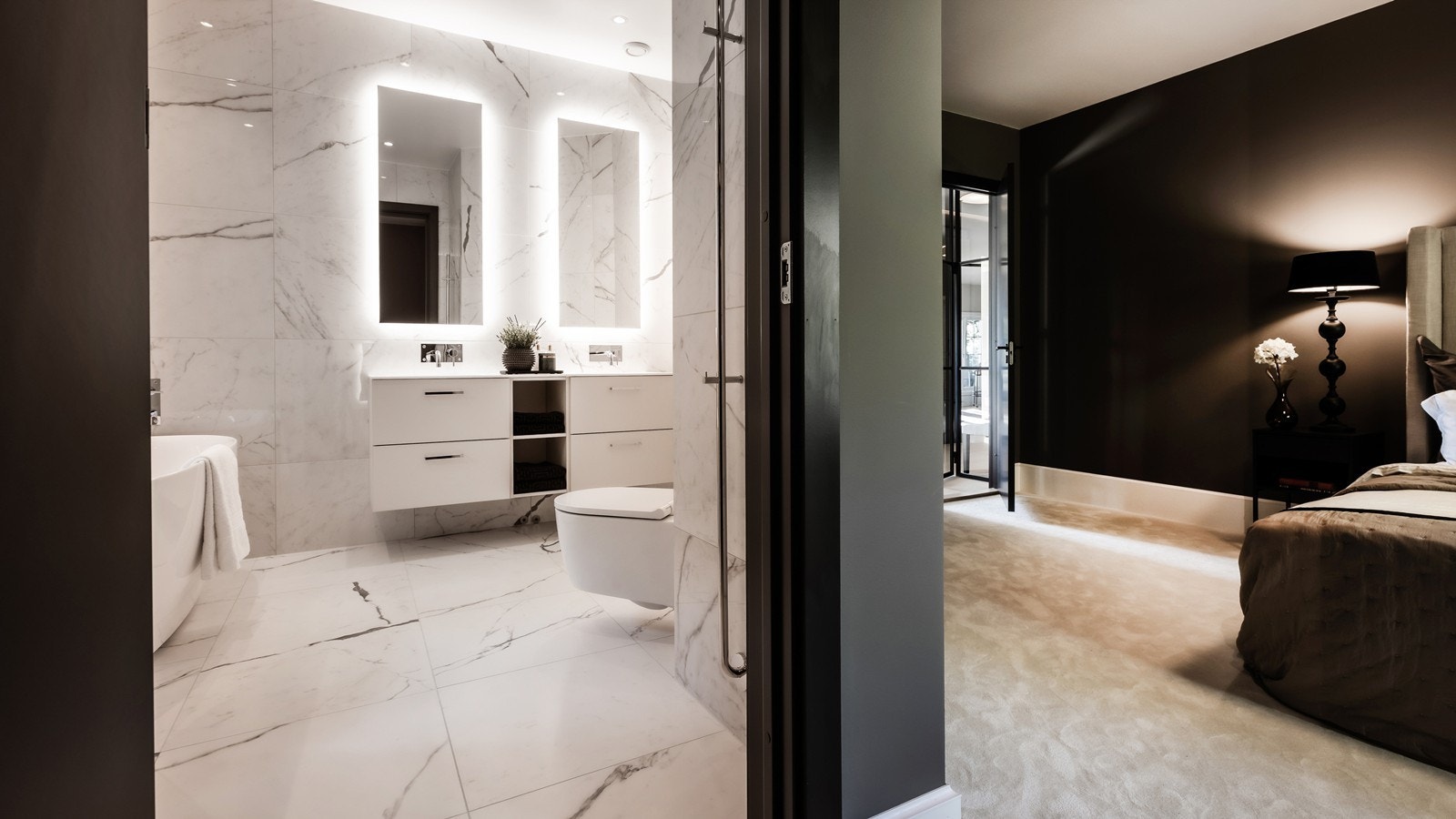 Stort og delikat bad med god takhøyde og påkostede detaljer Galleribilde