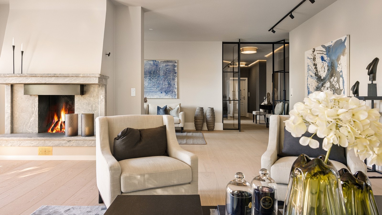 Leiligheten ligger i et vakkert og representativt bygg med kun fire boenheter, tegnet av Arkitekt Lorentz Gedde-Dahl Galleribilde