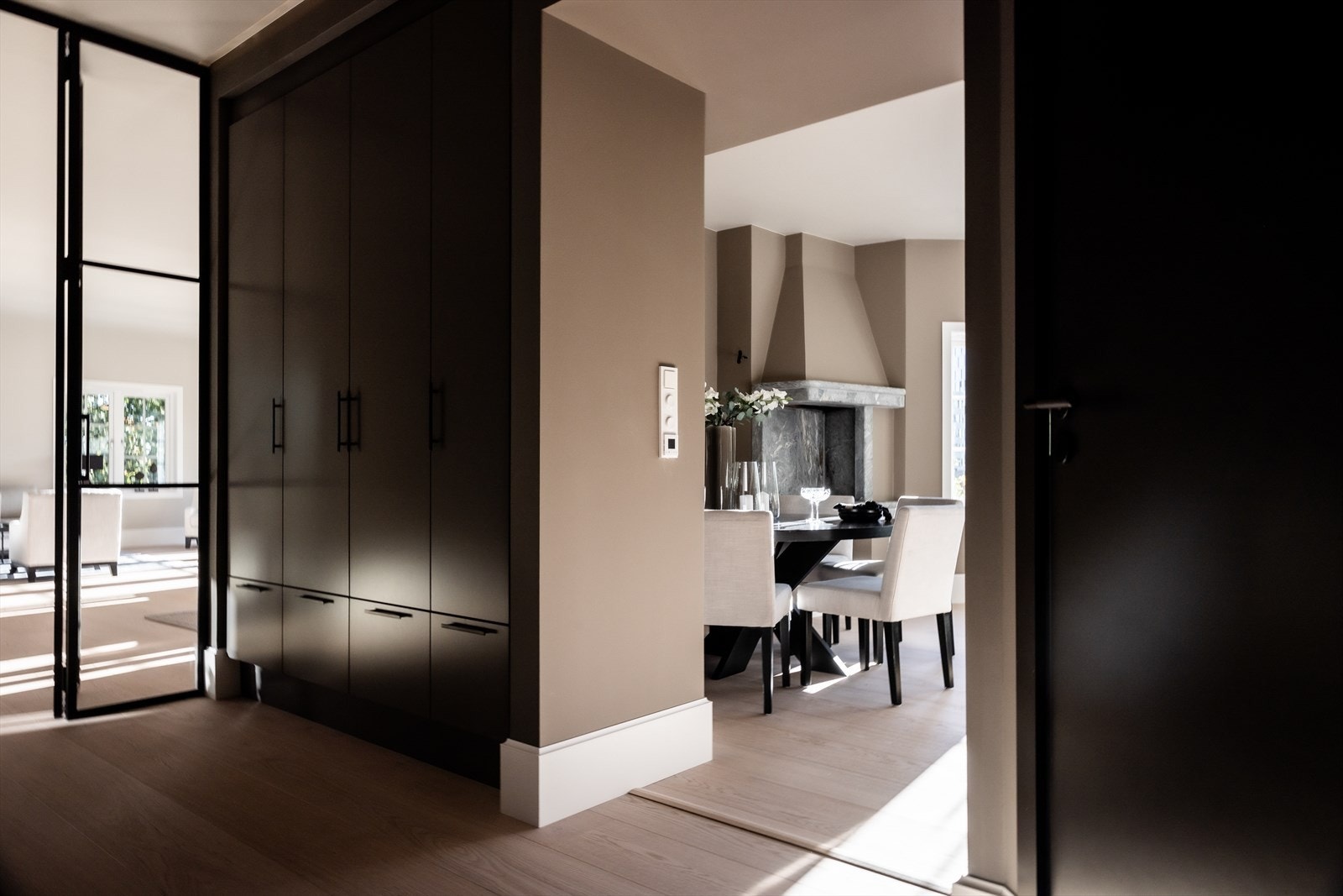 Boligen har en god planløsning med bl.a. adskilt kjøkken og separat vaskerom Galleribilde