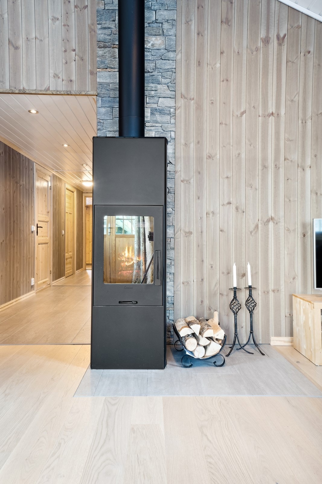 Flott peisovn på stua. Galleribilde