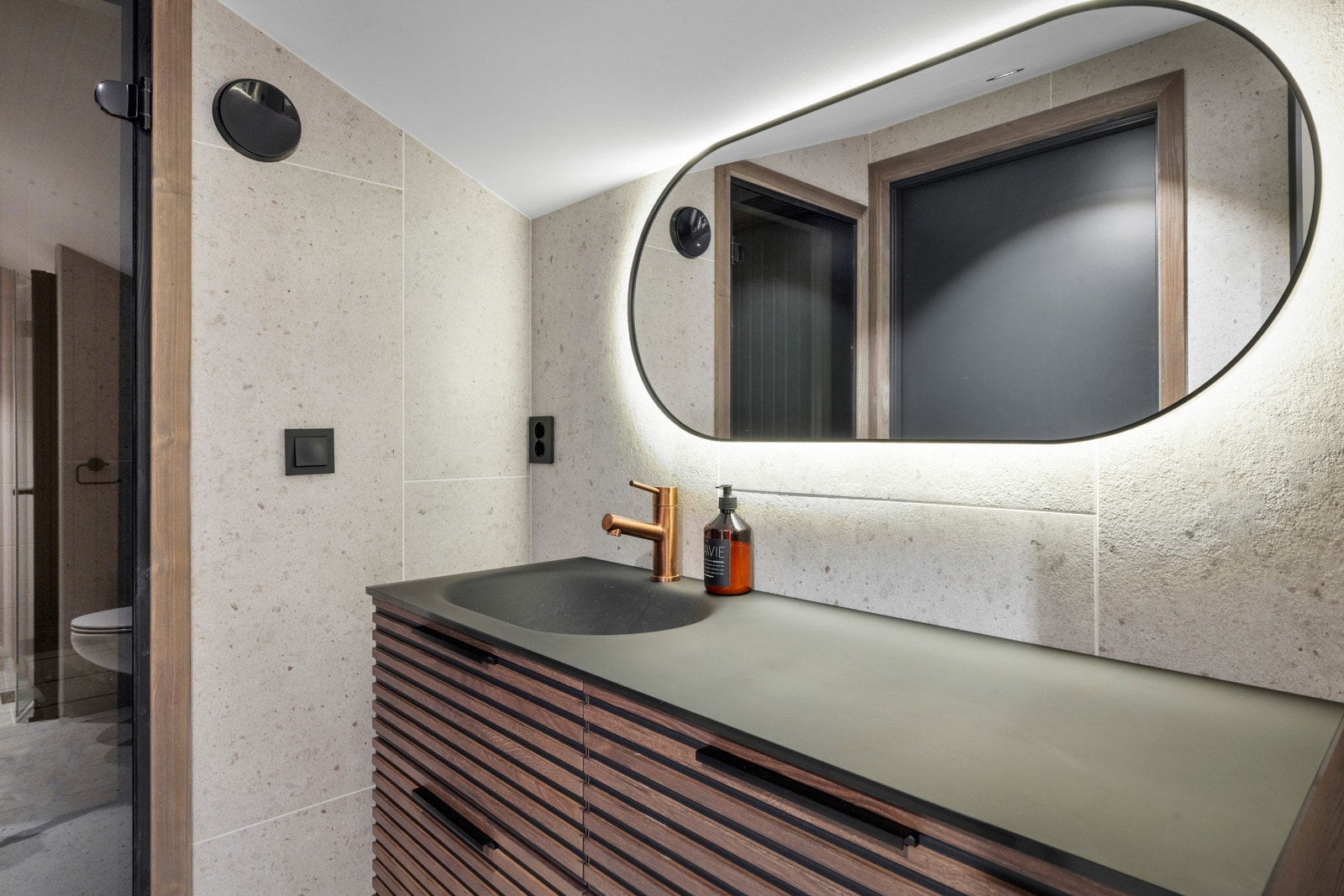 Bad i 2.etasje, det er fortsatt mulighet for egne valg av leverandør og materiale på begge bad Galleribilde