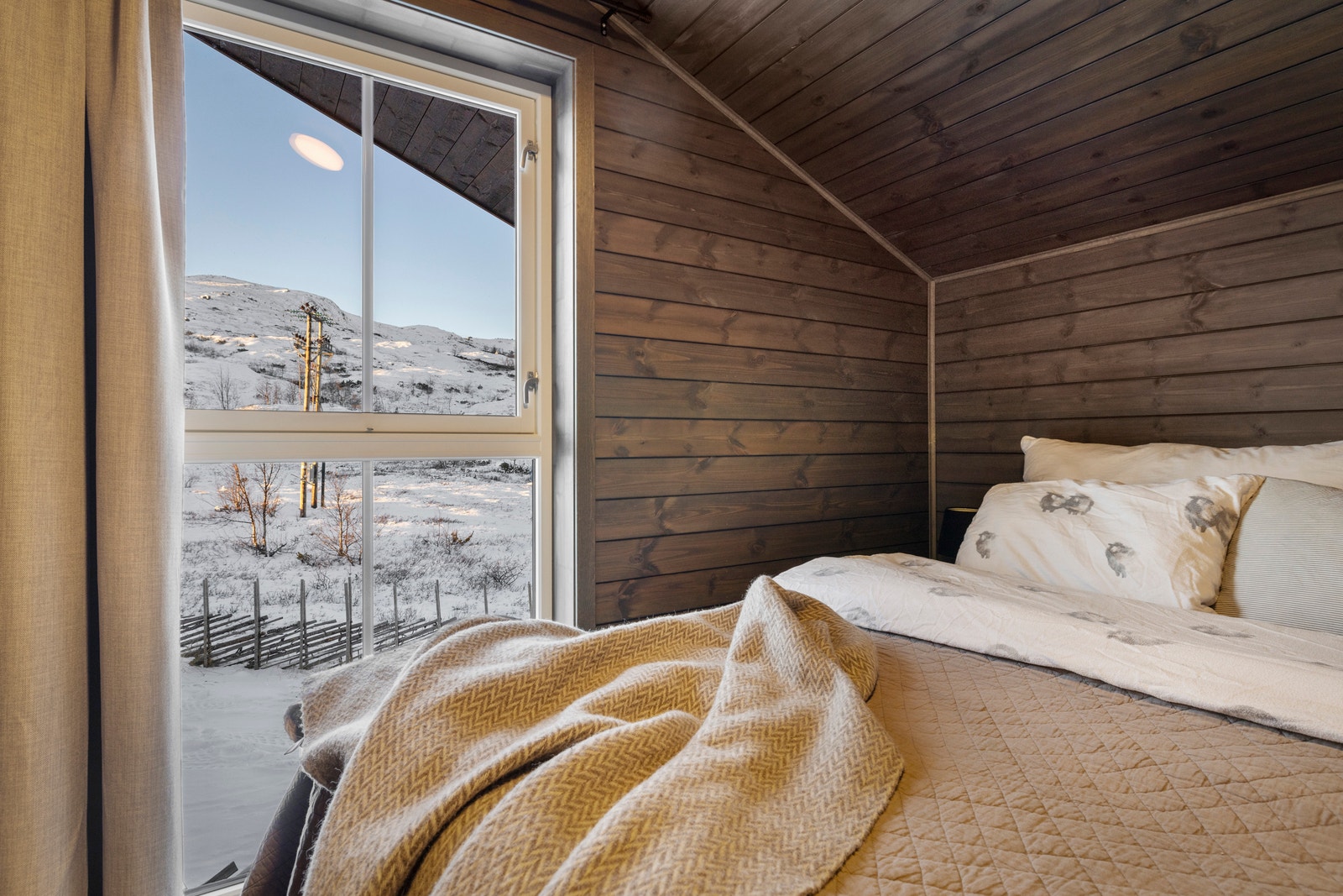 Soverom 2 oppe - Fantatisk utsikt fra store vinduer Galleribilde