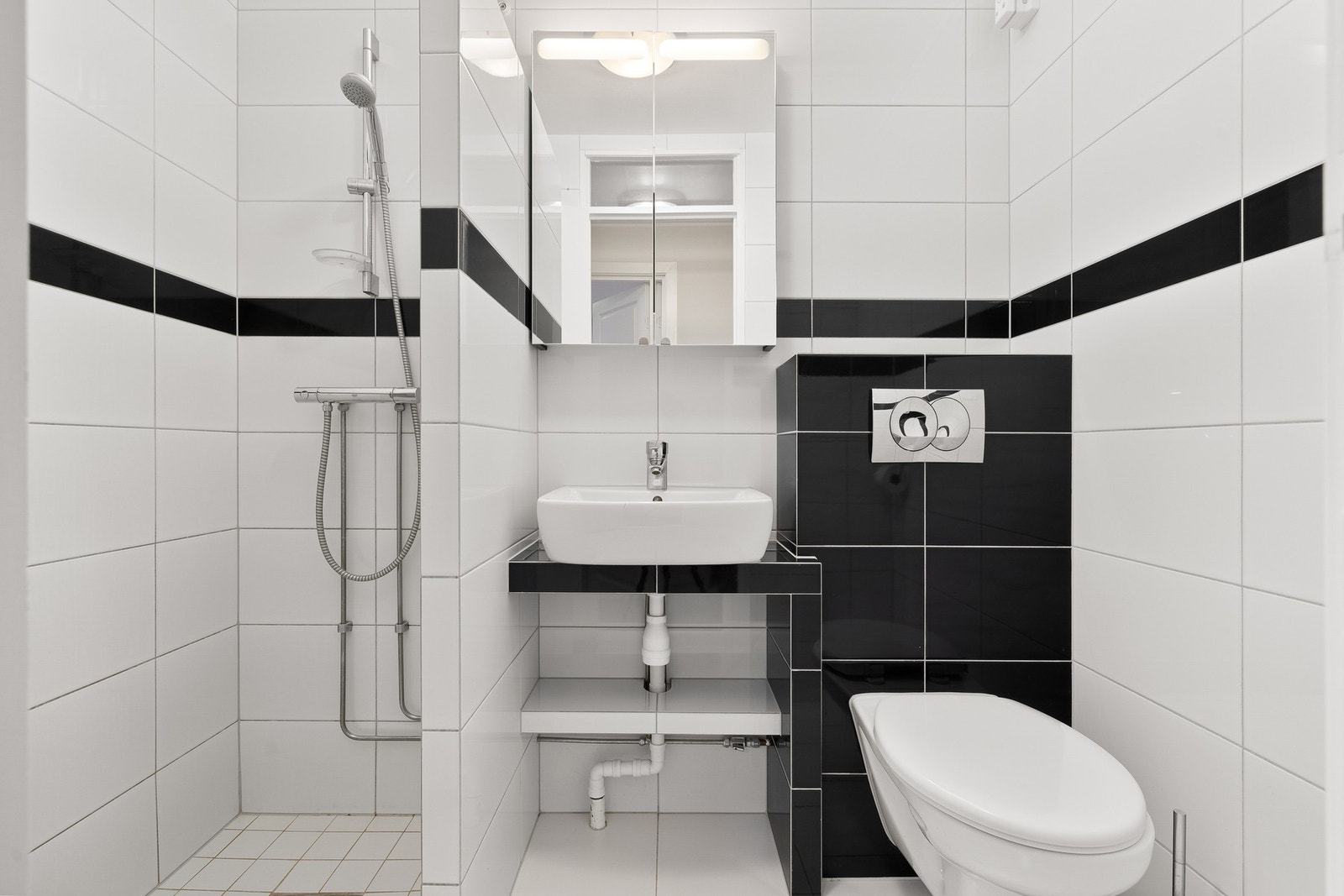 Pent flislagt bad med varme i gulv. Galleribilde