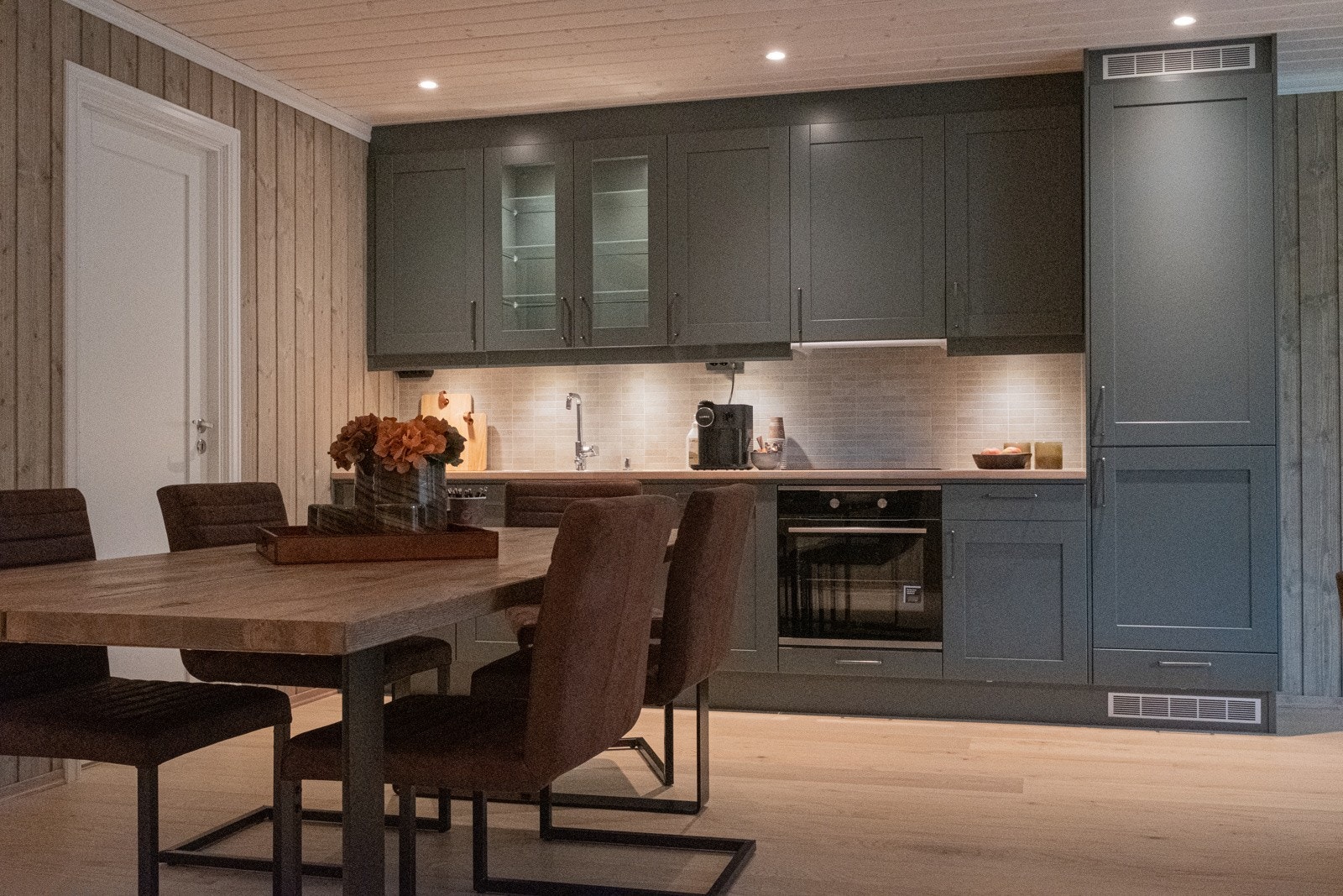 Flott kjøkken fra Drømmekjøkkenet (utbyggers bilde fra en av leilighetene. Foto: Anders Medhus /Hallingcast) Galleribilde