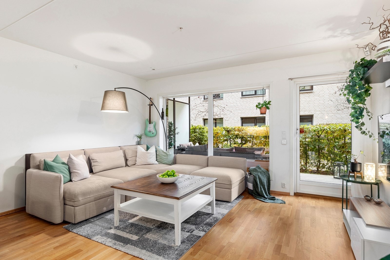 Det er godt med lysinnslipp fra store vindusflater Galleribilde