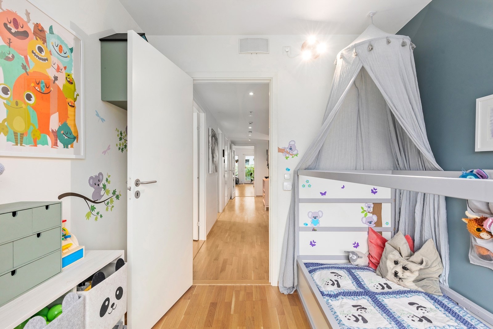 Det er perfekt egnet som barnerom, gjesterom eller hjemmekontor. Galleribilde