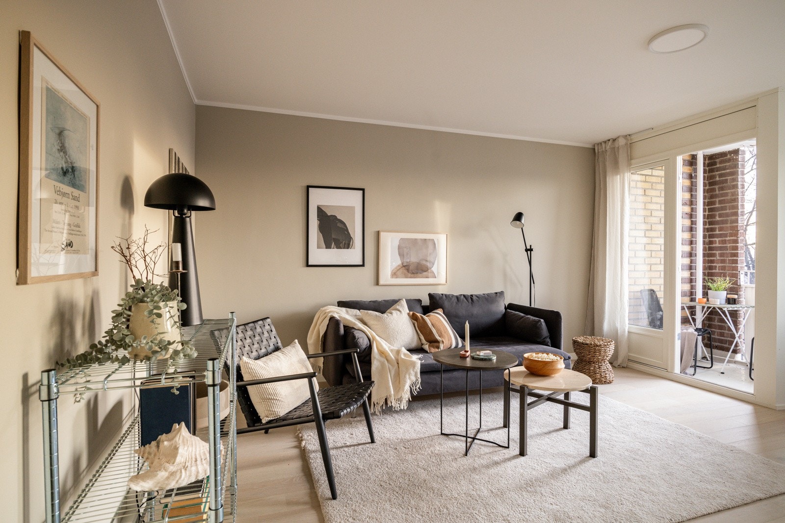 En lys og moderne oppusset 3-roms hjørneleilighet med solrik sydvendt balkong! Galleribilde