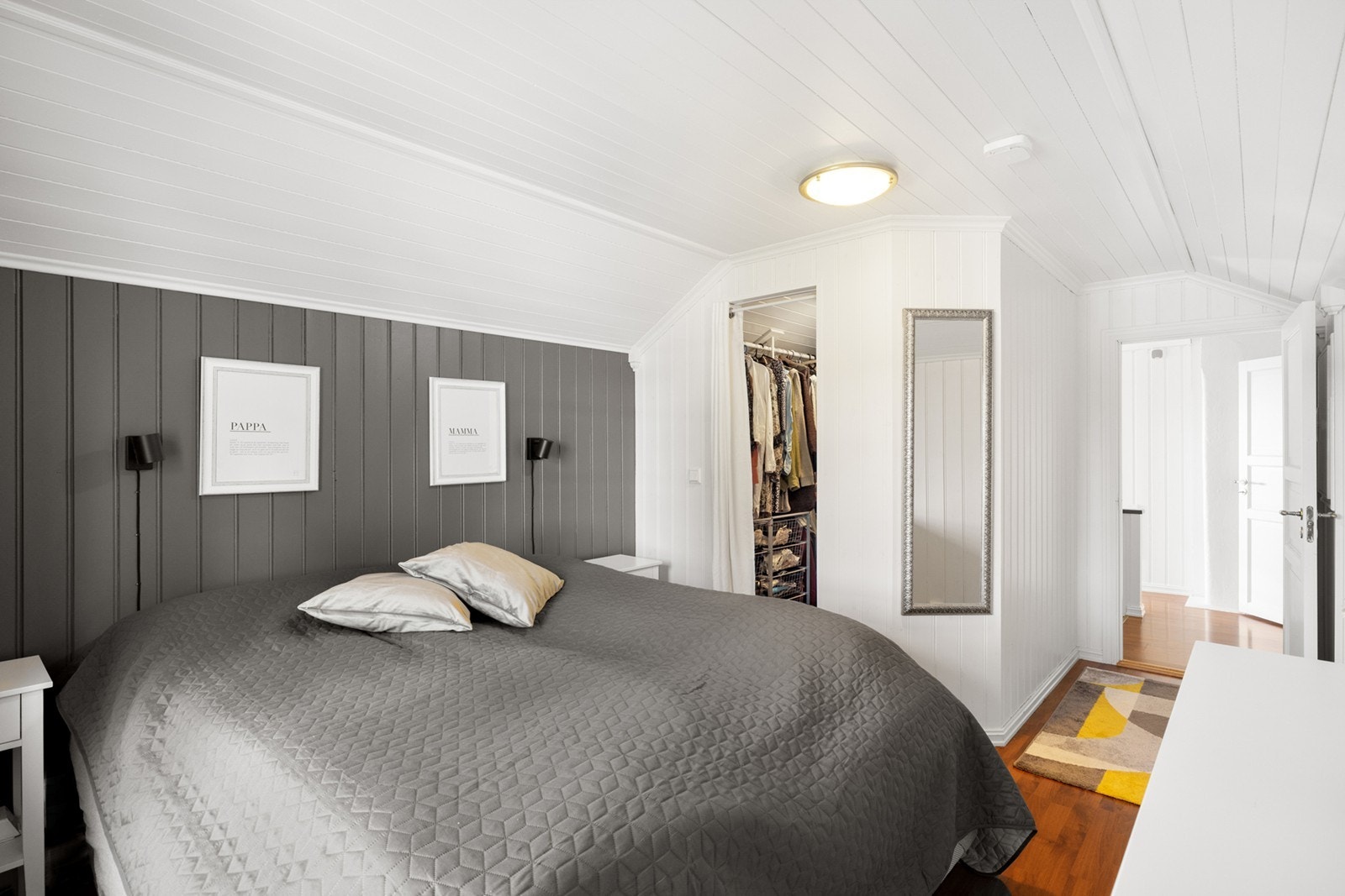 Hovedsoverom med walk in-closet. Galleribilde