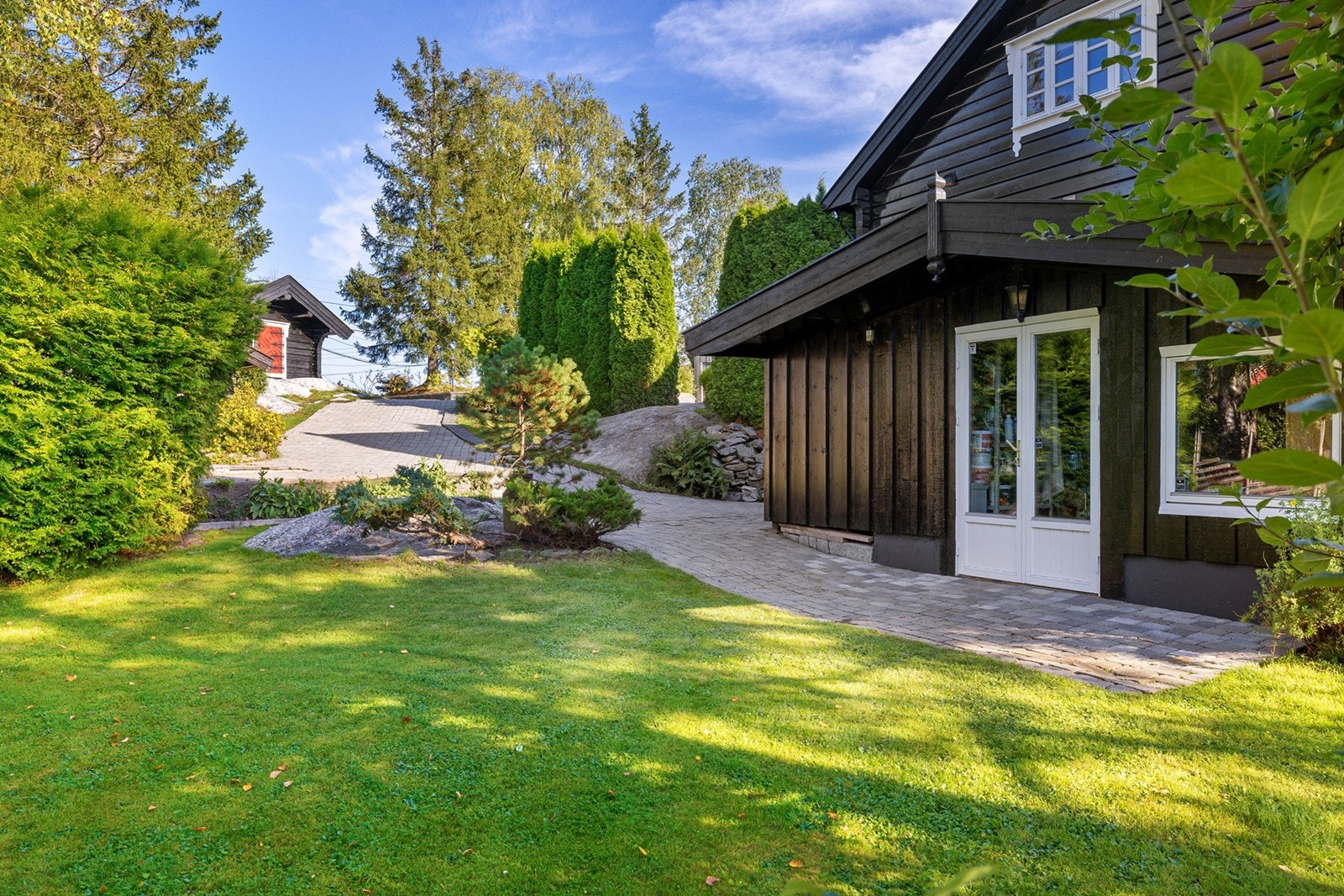 Boligen har et praktisk verksted/hobbyrom med egen inngang fra underetasjen. Galleribilde