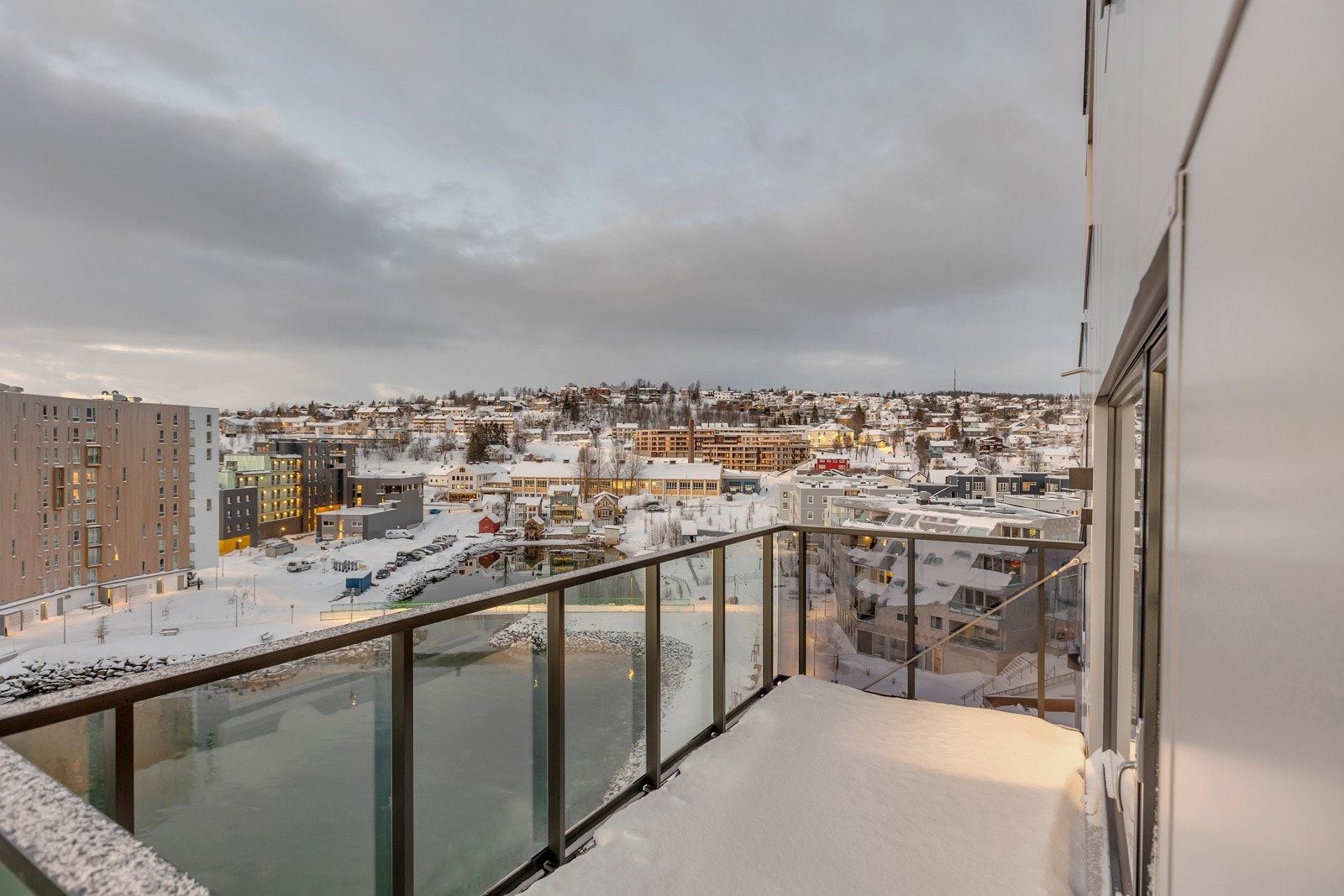 Herfra nytes gode solforhold og svært god utsikt Galleribilde