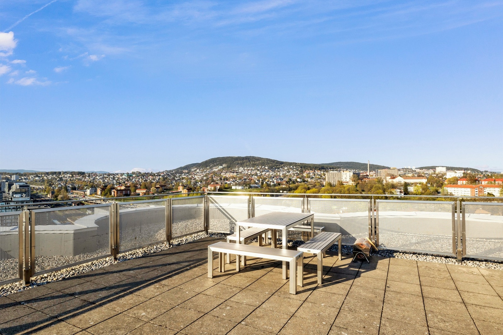 Byggets takterrasse er unik og har god plass for sittegrupper. Galleribilde