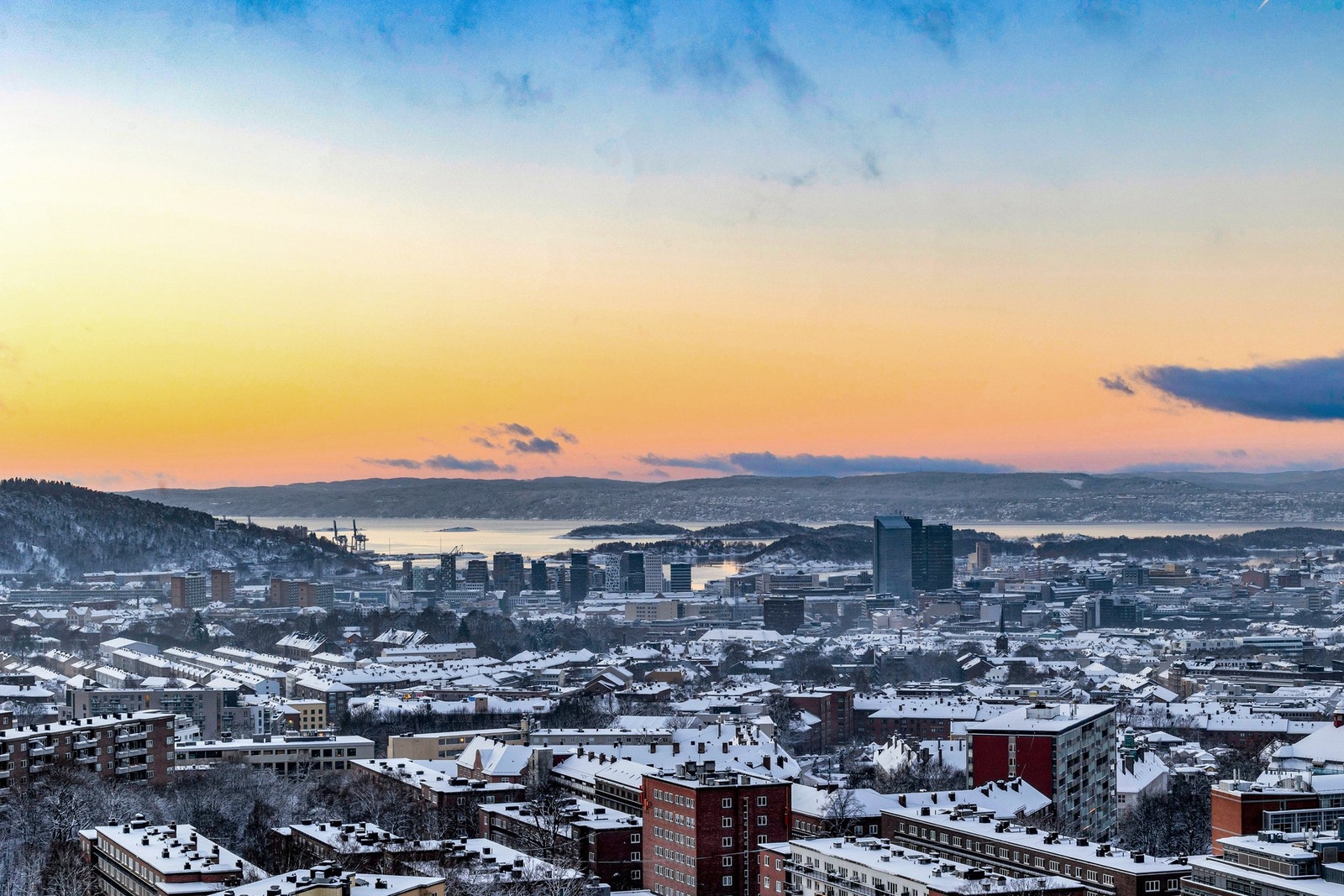 Luftig og fin 3-roms leilighet med tilgang til en av byens beste utsikter. Galleribilde