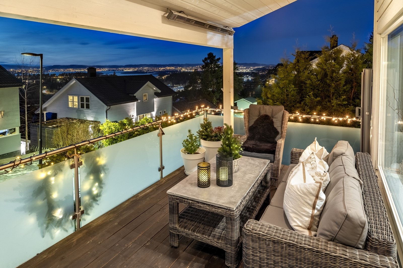 Fra stuen er det utgang til en vestvendt balkong på 15 kvm. Galleribilde