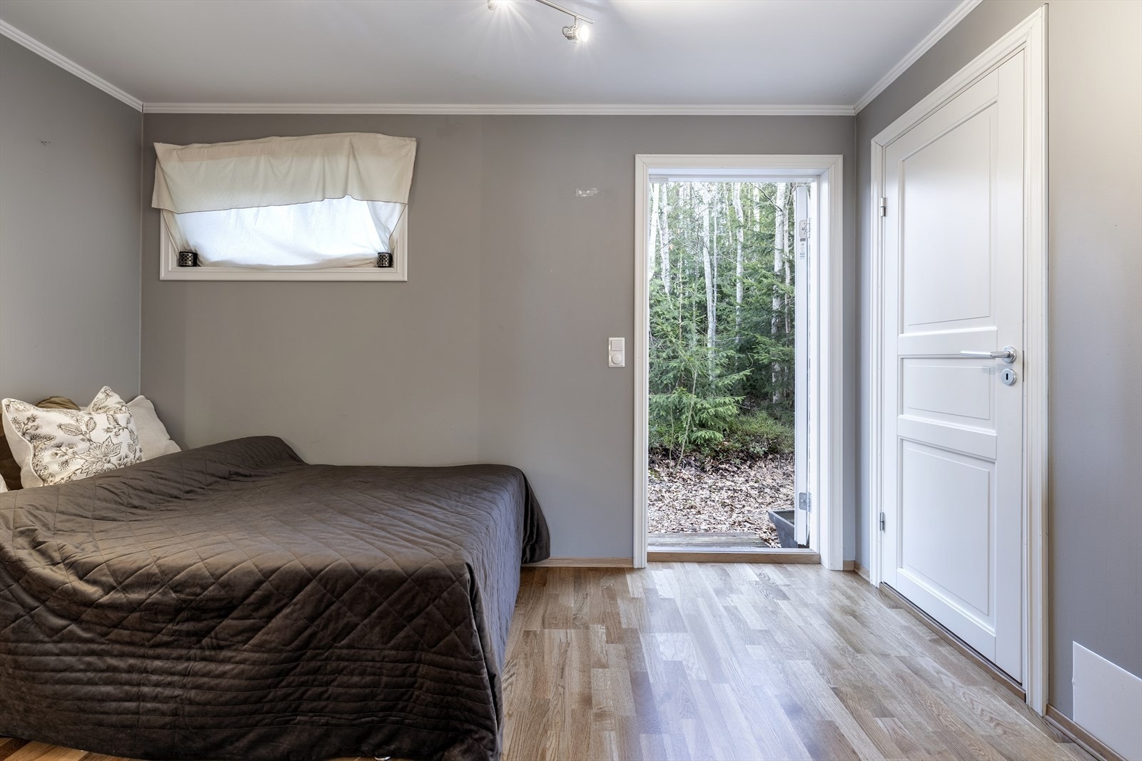 Det er egen inngangsdør til arealet. Galleribilde