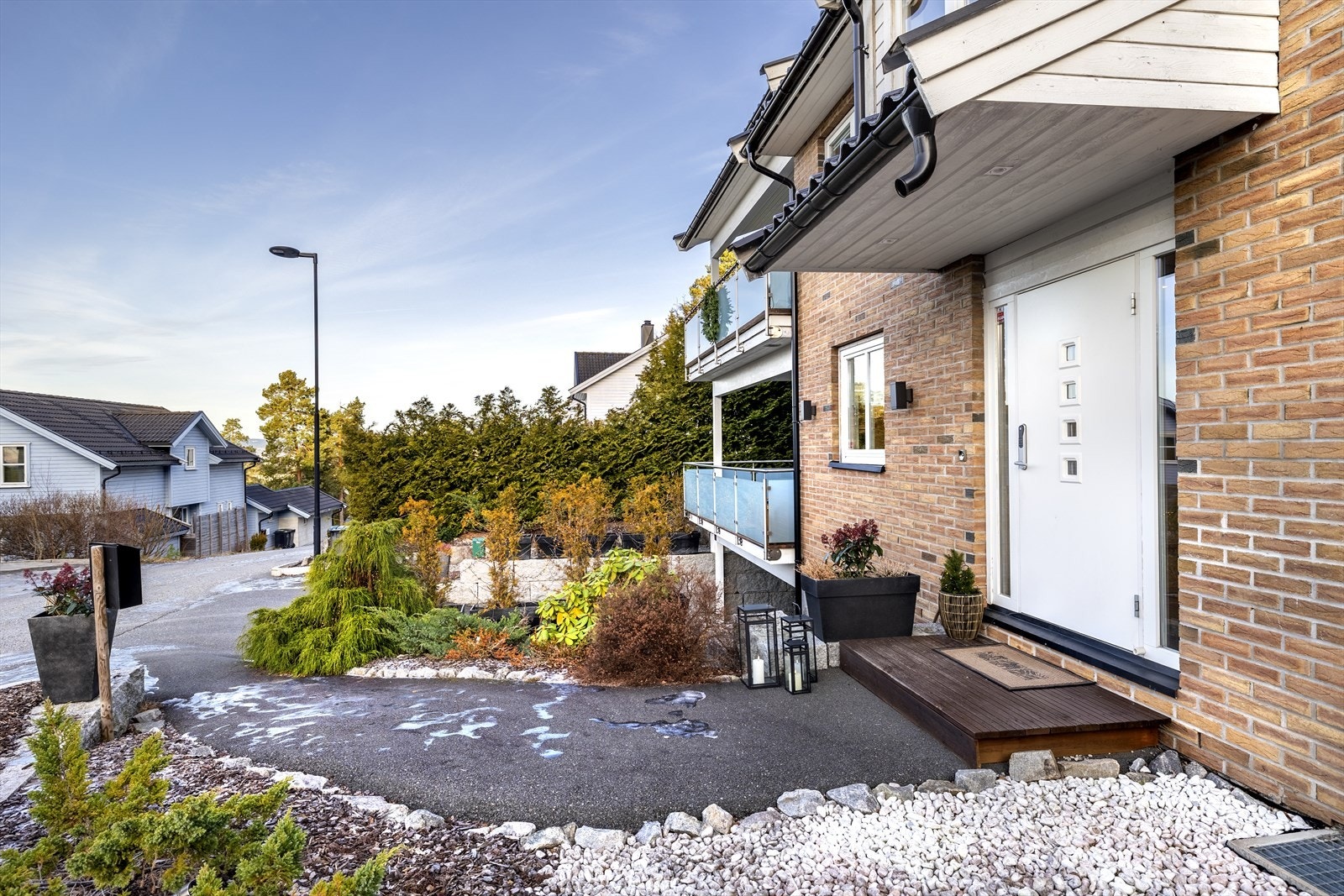 Hyggelig og pent opparbeidet inngangsparti. Galleribilde