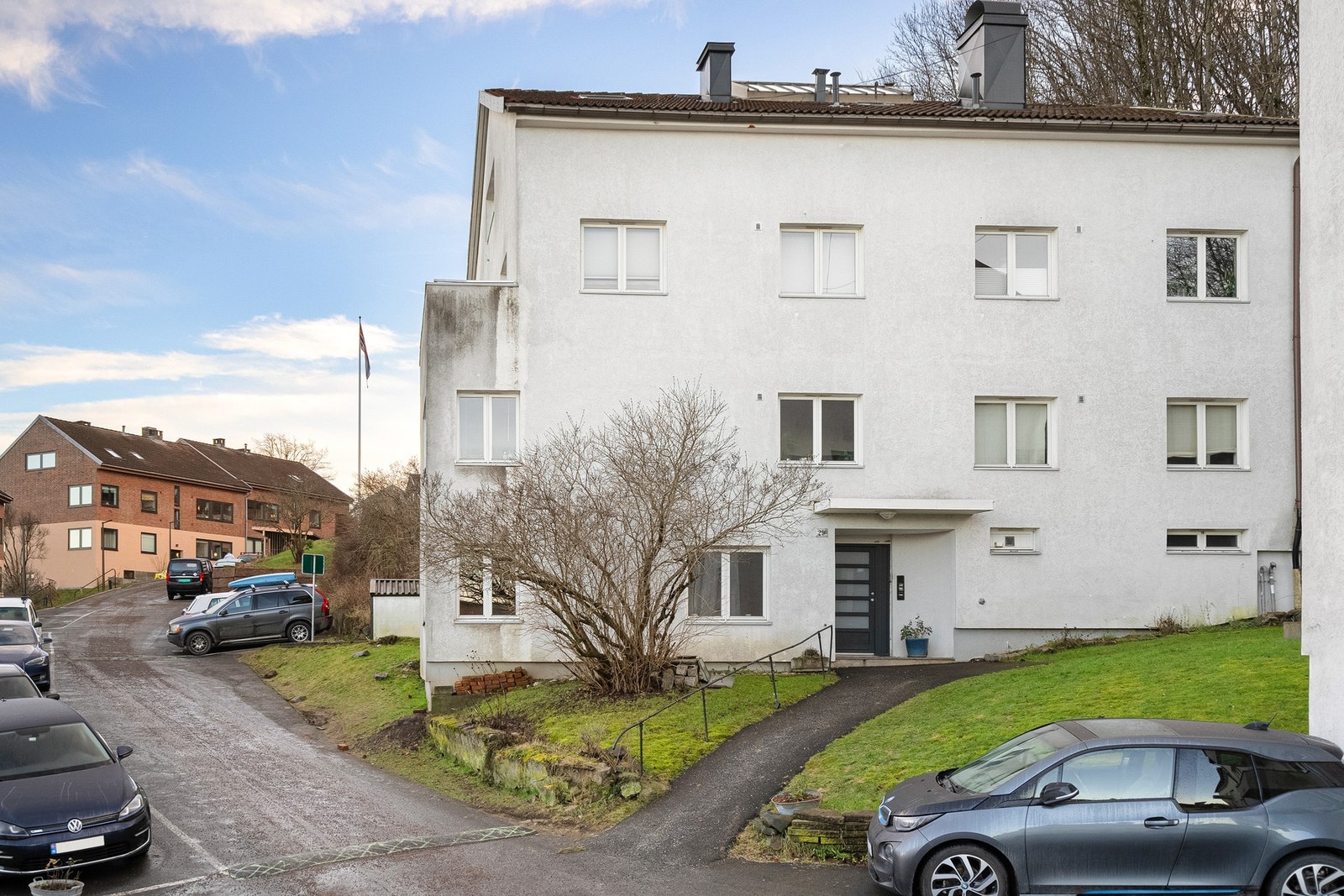 Fasade/Fellesareal. Mulighet for parkeringsleie. Galleribilde
