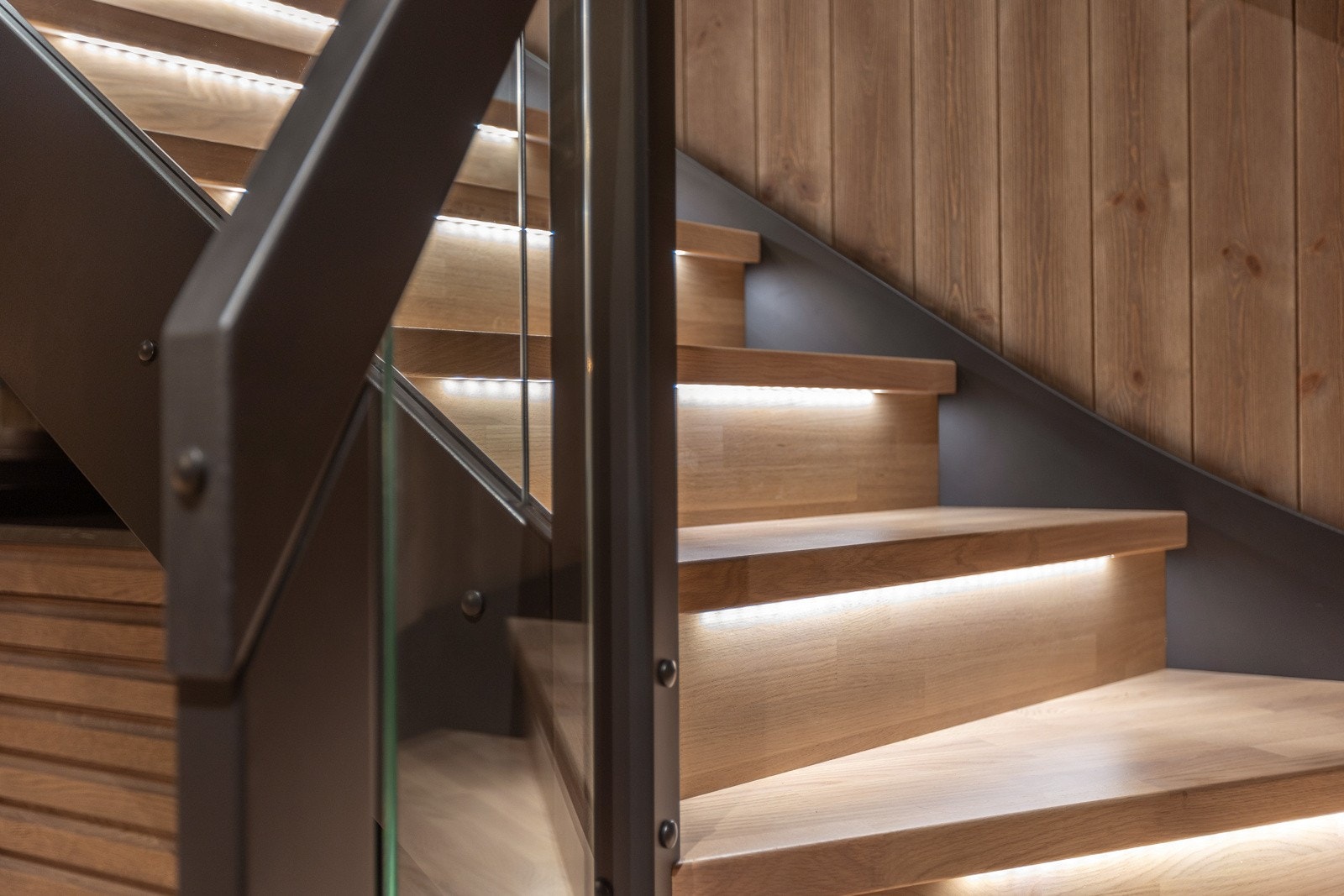 Flott opplyst trapp. Galleribilde