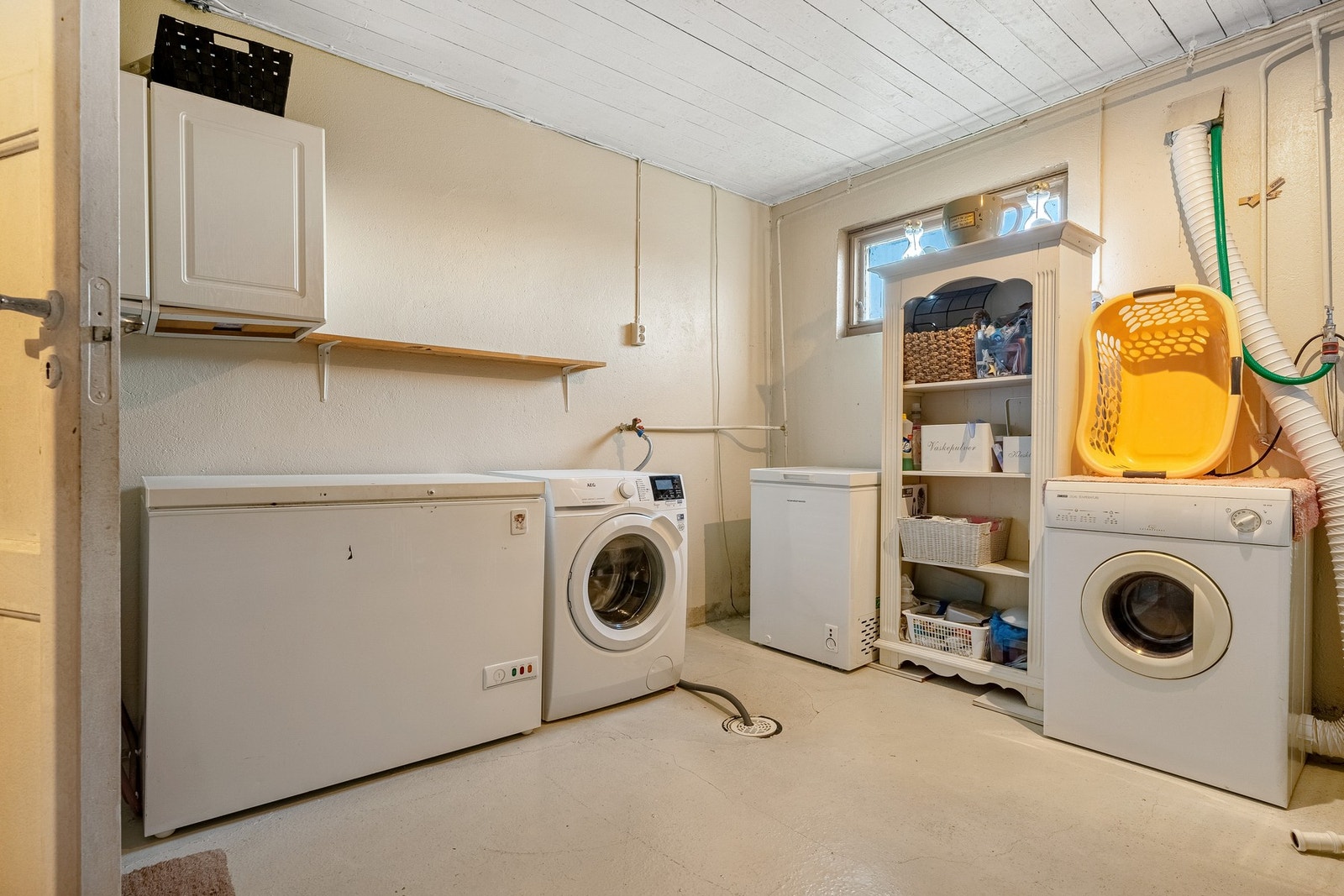 Vaskerommet i sokkeletasjen Galleribilde