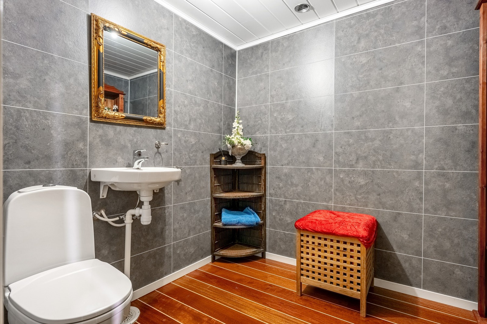 Wc-rom ved baren i sokkeletasjen Galleribilde