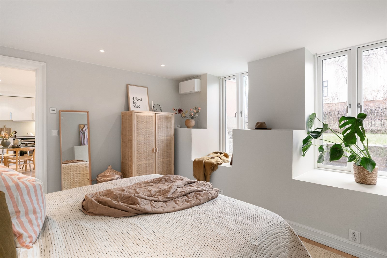 2-lags isolerglass fra 2012 slipper inn rikelig med naturlig lys og gir en luftig atmosfære Galleribilde