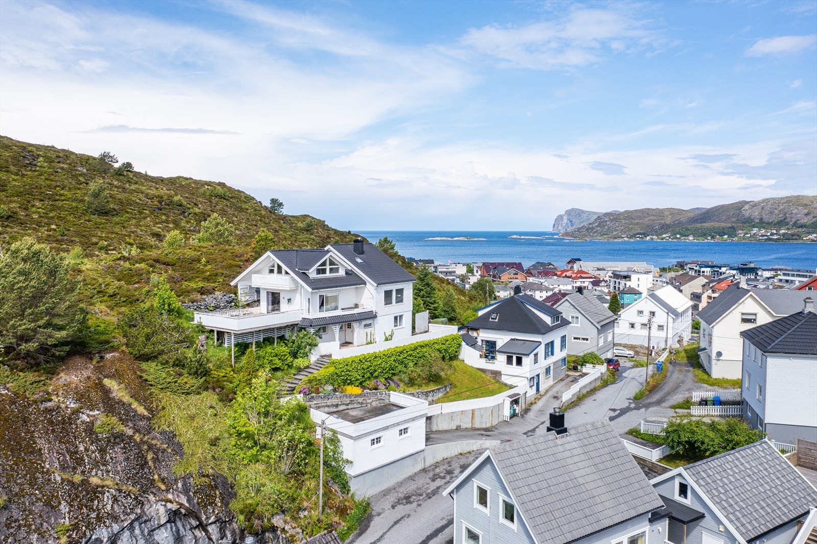 Velkommen til Jordmor Helgas veg 18! Galleribilde