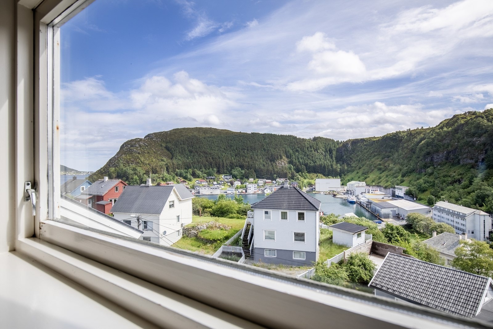 Utsikt fra loftstua mot Vågen og Nørvågen Galleribilde