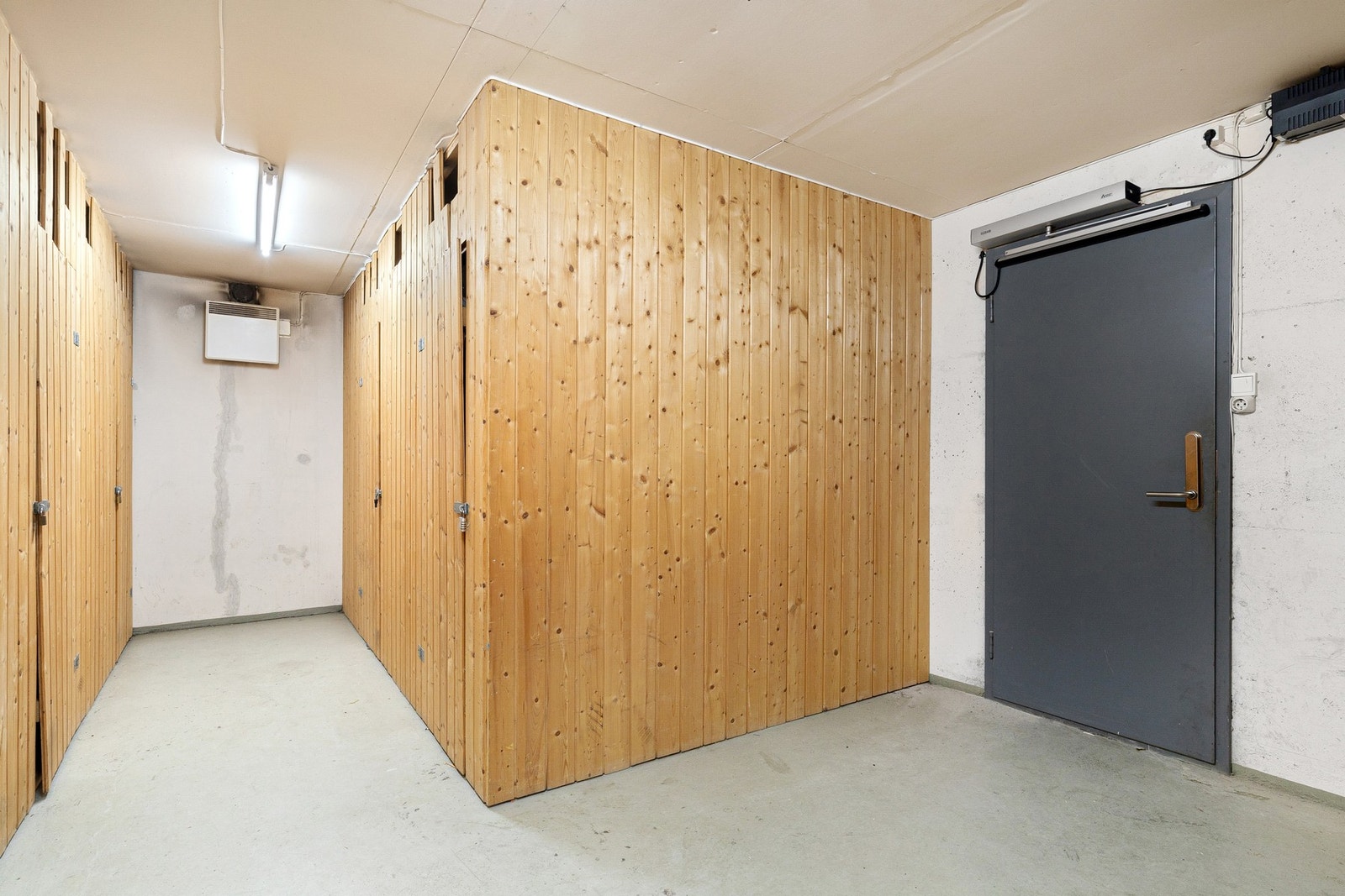 Det medfølger en kjellerbod på 3,7 m2 (BRA-e) nr. 7035. Galleribilde
