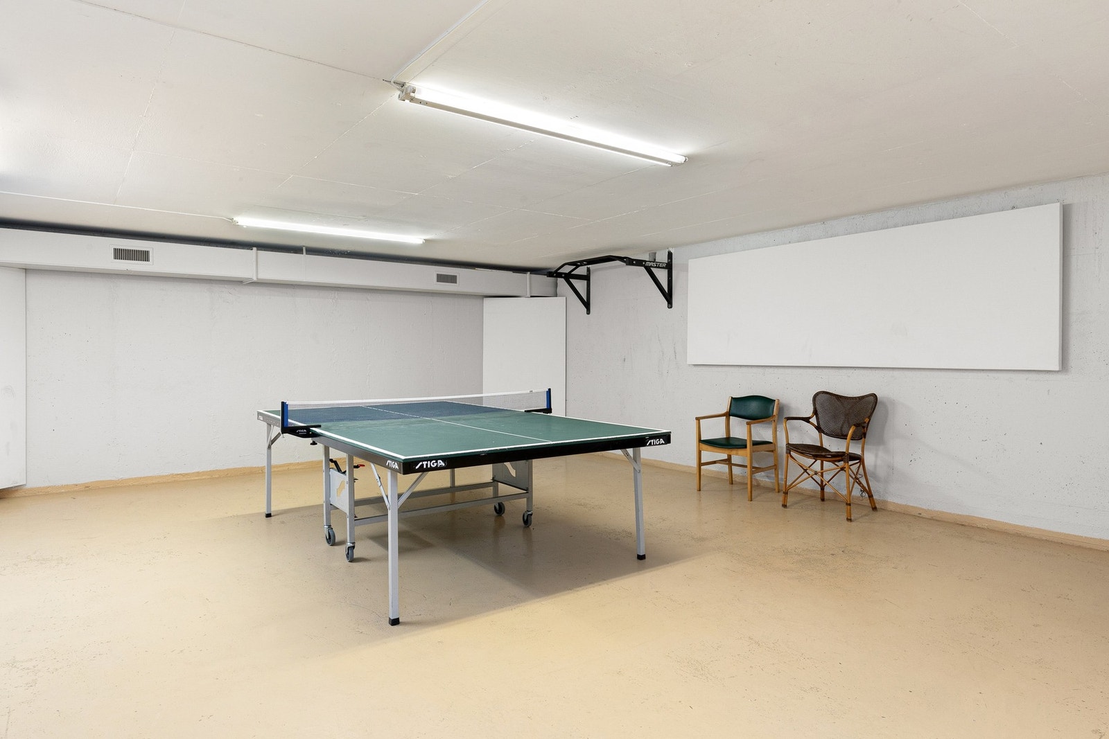 Borettslaget har også eget bordtenninsrom - til glede for både store og små! Galleribilde